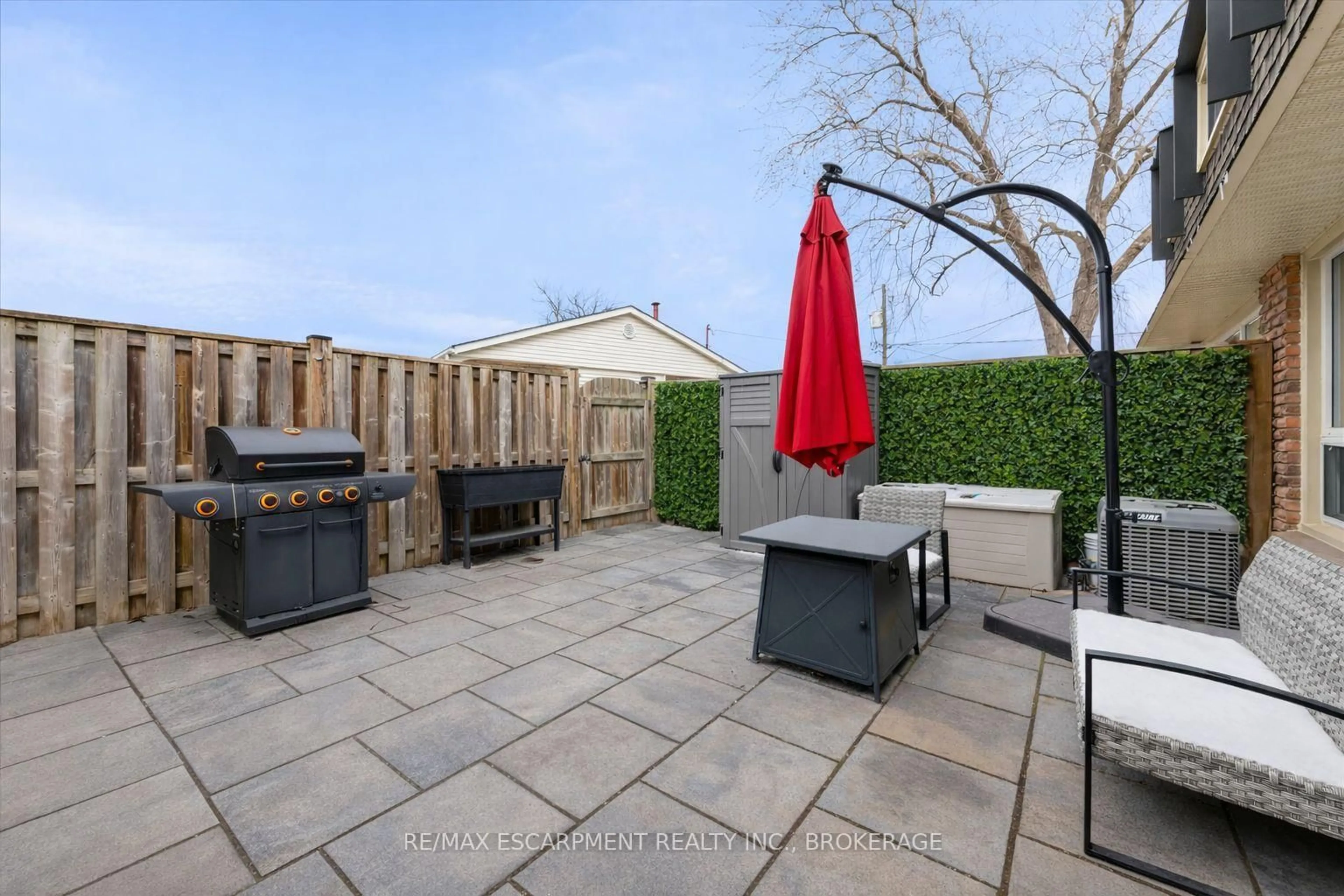 Patio, street for 5 Viking Crt #301, Grimsby Ontario L3M 3T8