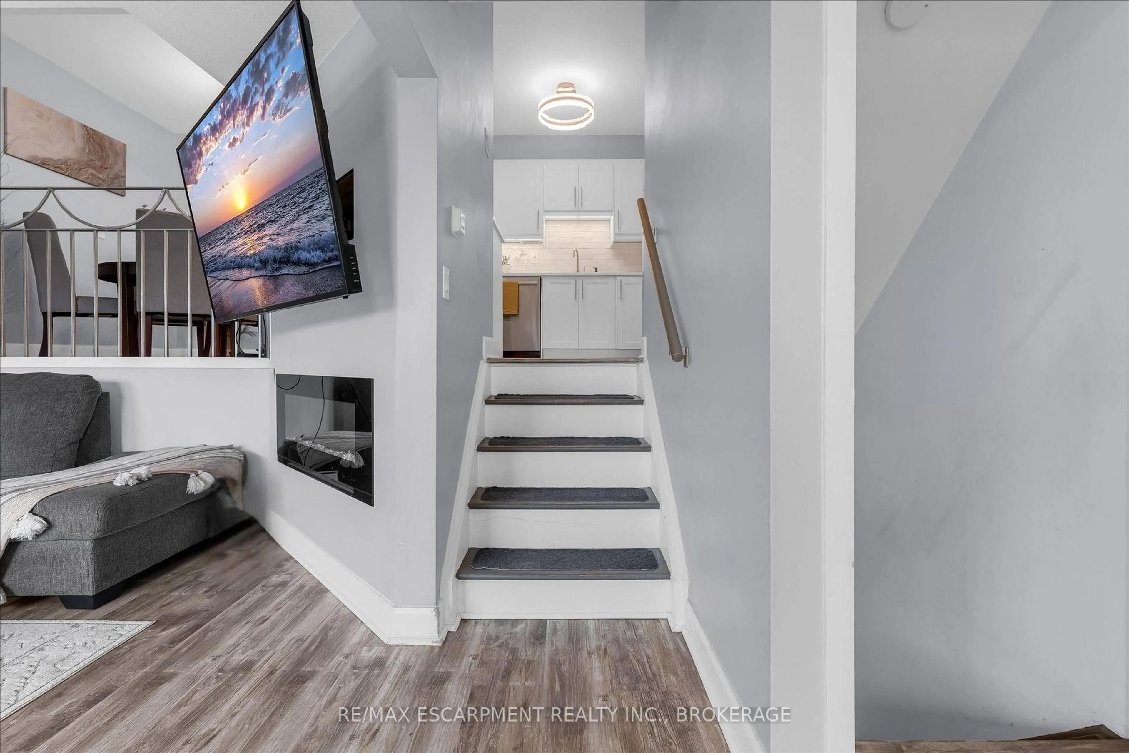 Stairs for 5 Viking Crt #301, Grimsby Ontario L3M 3T8