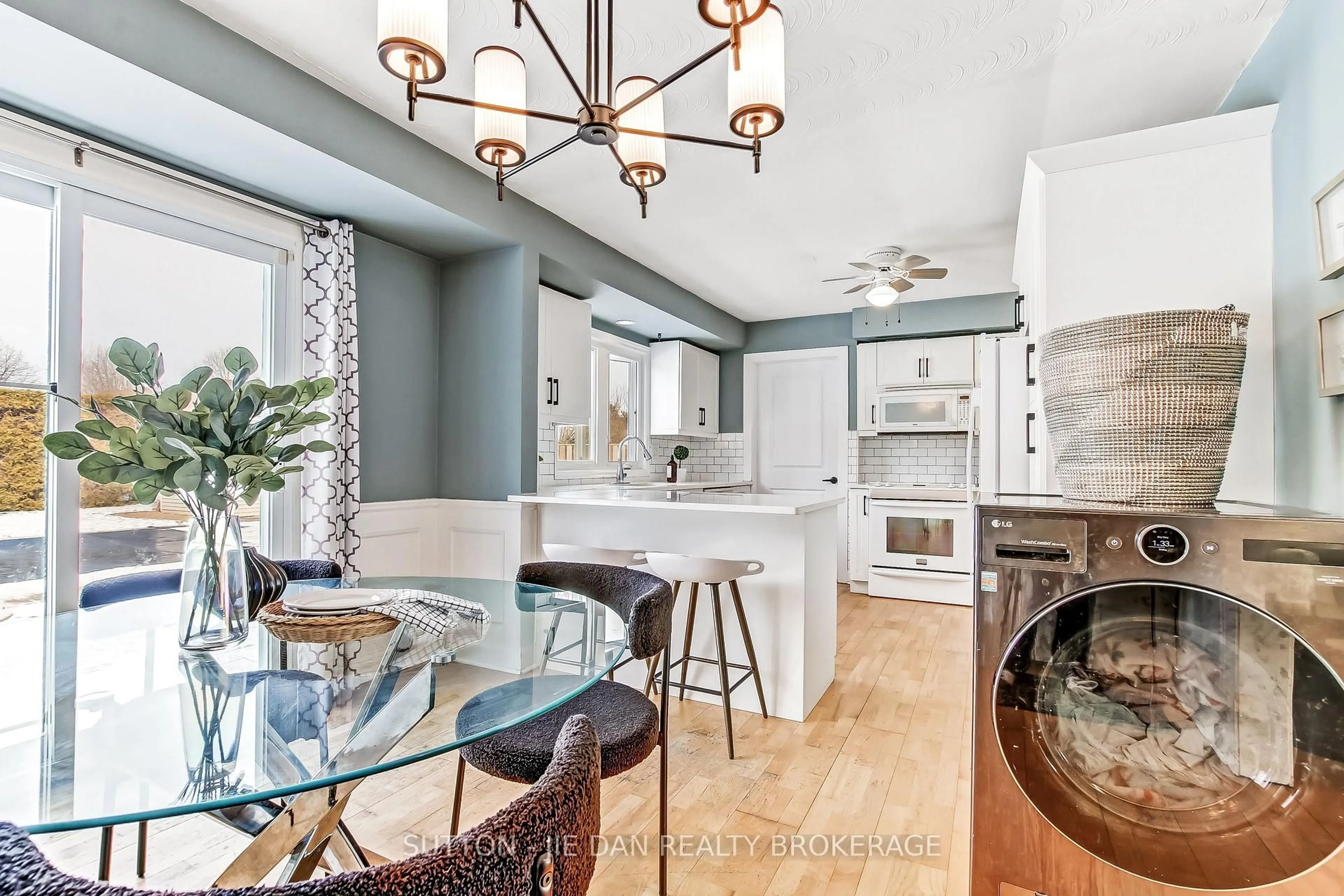 Open concept kitchen, ceramic/tile floor for 720 GRENFELL Dr, London North Ontario N5X 2C5