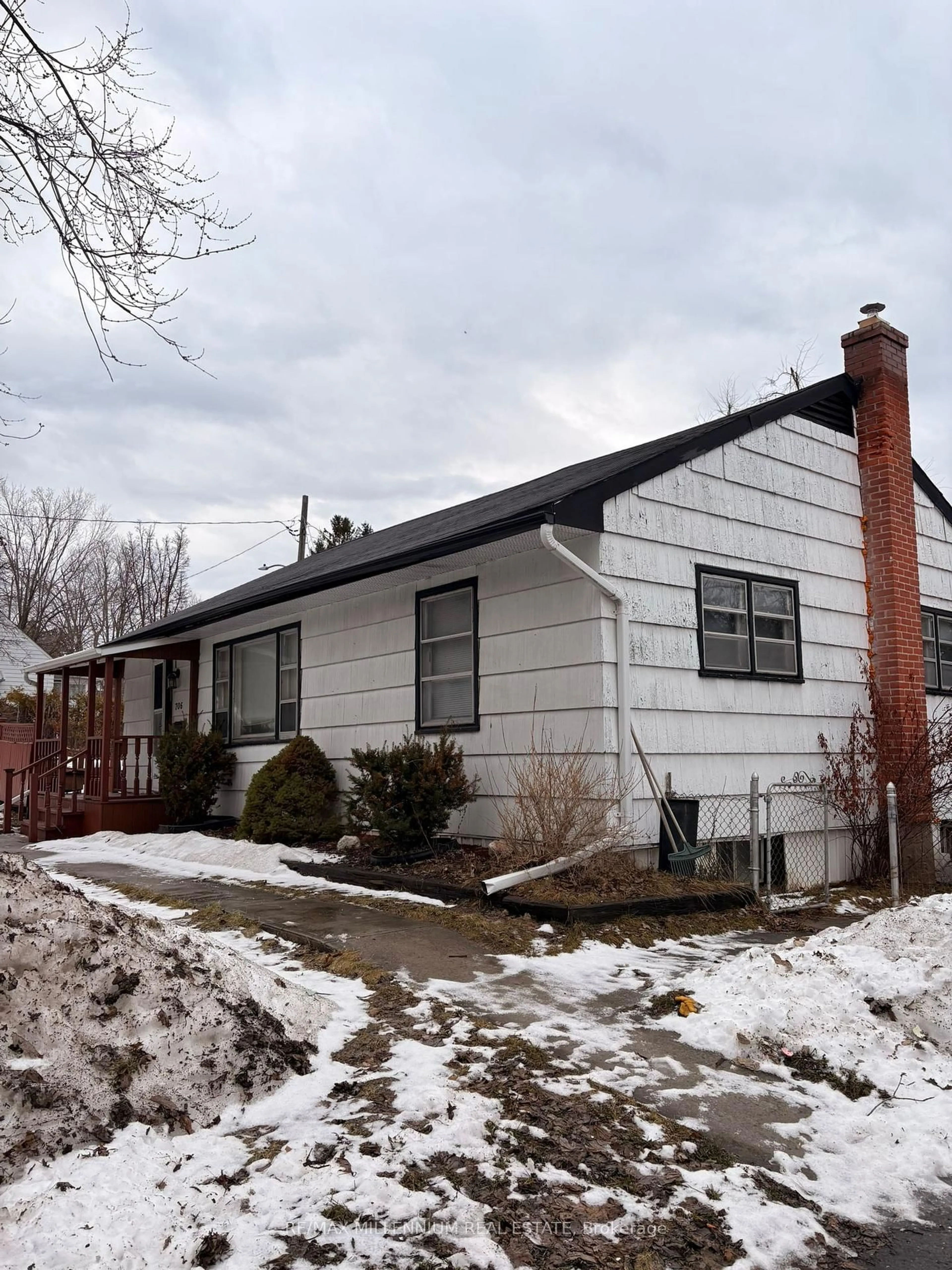 Home with vinyl exterior material, street for 706 Fairbairn St, Peterborough Ontario K9H 6B5