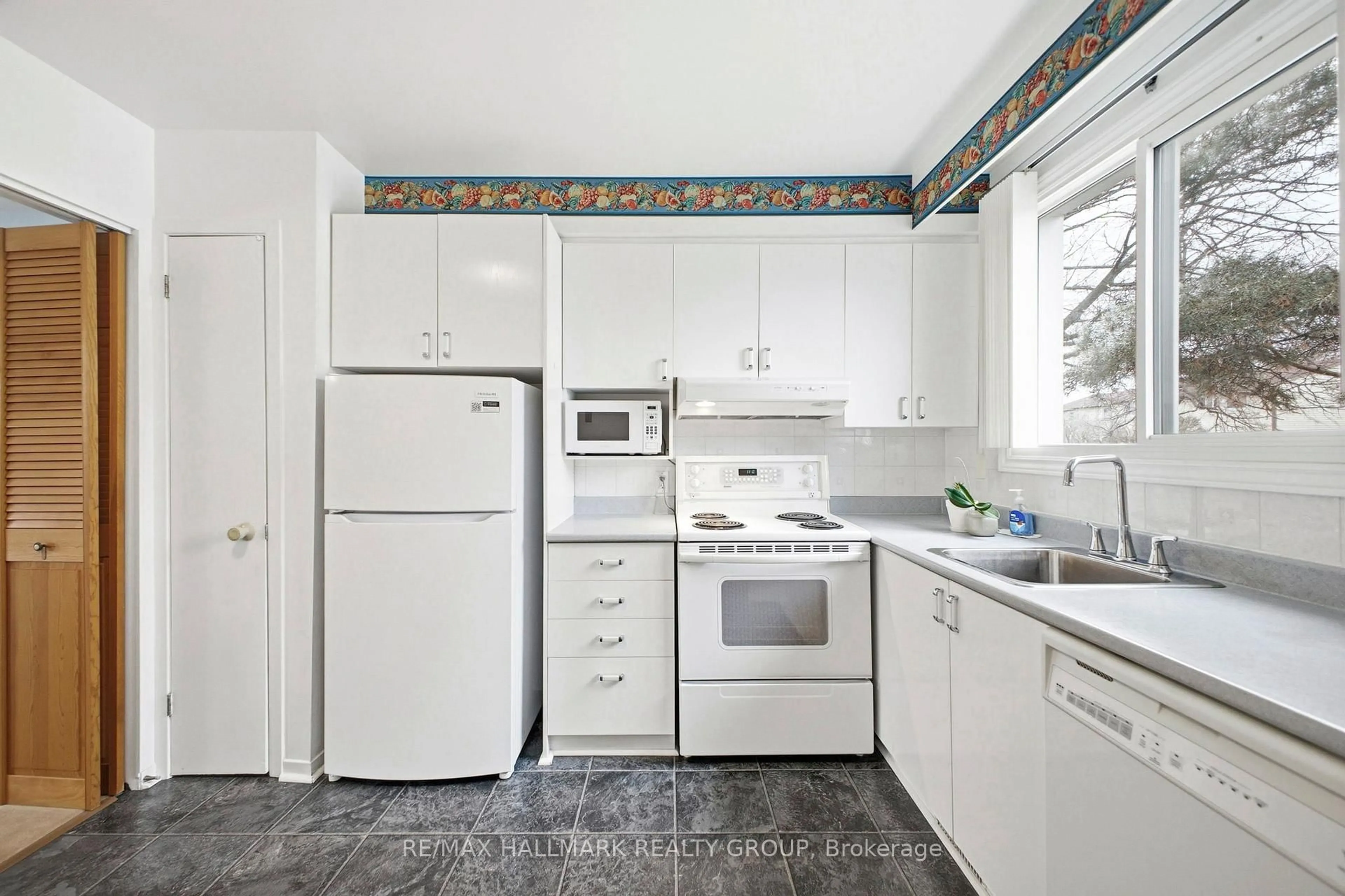 Standard kitchen, ceramic/tile floor for 1389 Palmerston Dr #111, Ottawa Ontario K1J 8N9