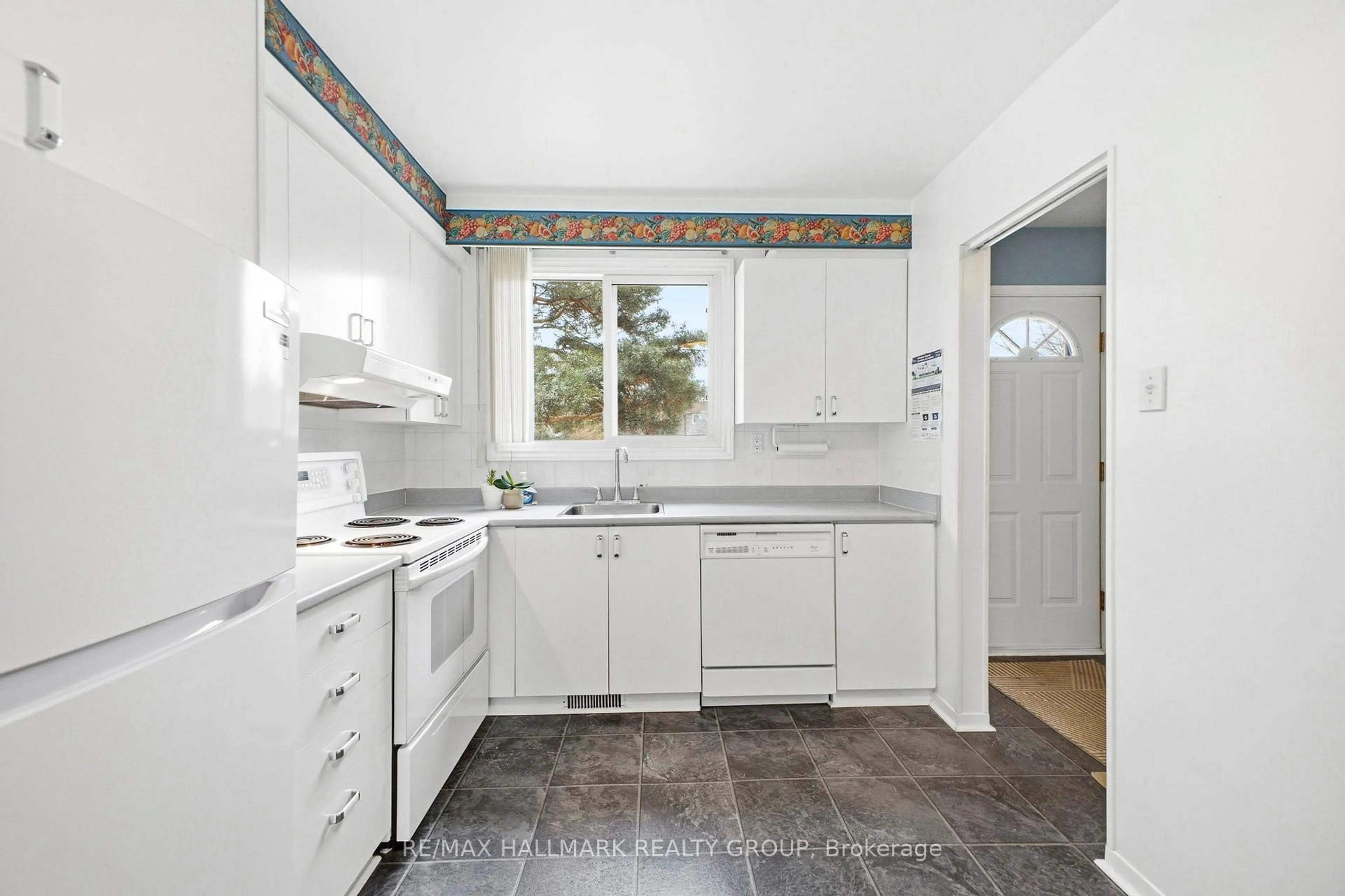 Standard kitchen, ceramic/tile floor for 1389 Palmerston Dr #111, Ottawa Ontario K1J 8N9