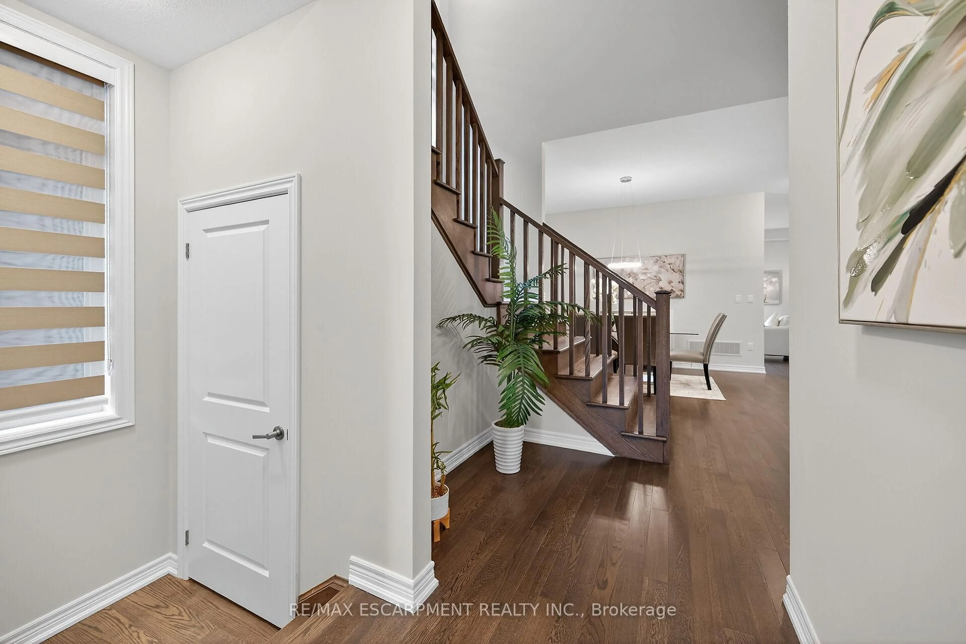Indoor entryway for 67 Starfire Cres, Hamilton Ontario L8E 0K8