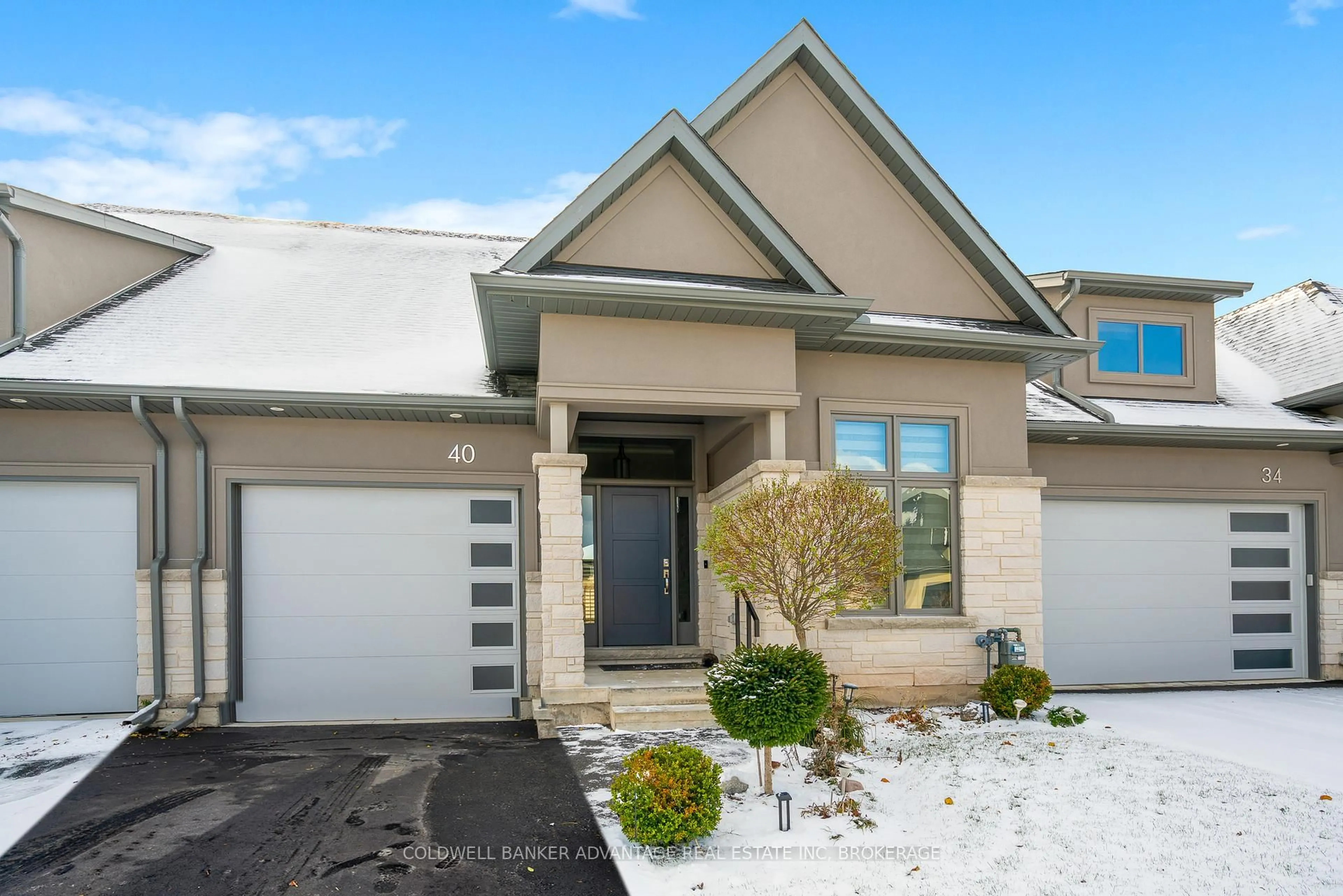 Home with vinyl exterior material, street for 40 Carrick Tr, Welland Ontario L3C 0E7