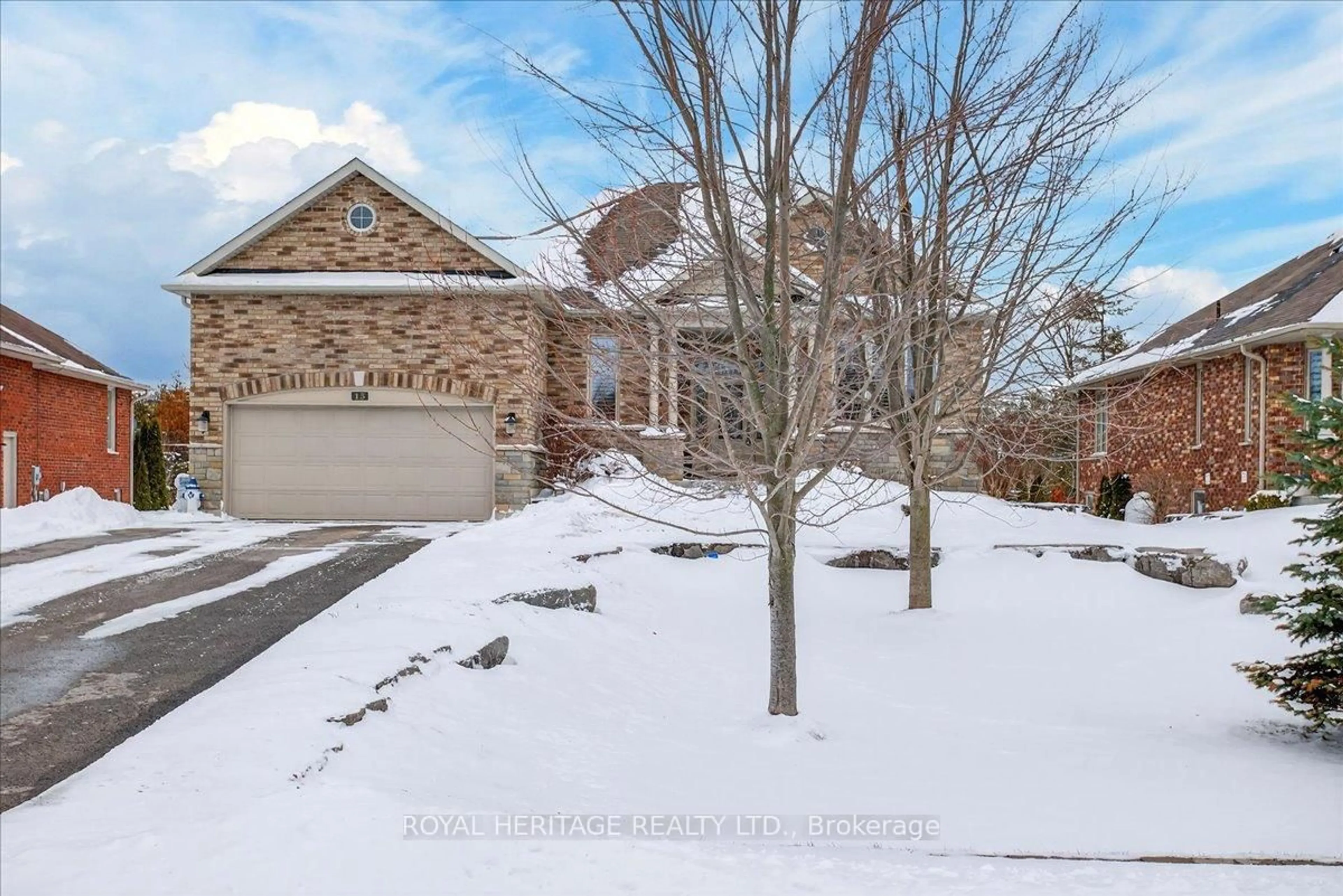 A pic from outside/outdoor area/front of a property/back of a property/a pic from drone, street for 13 South Harbour Dr, Kawartha Lakes Ontario K0M 1A0