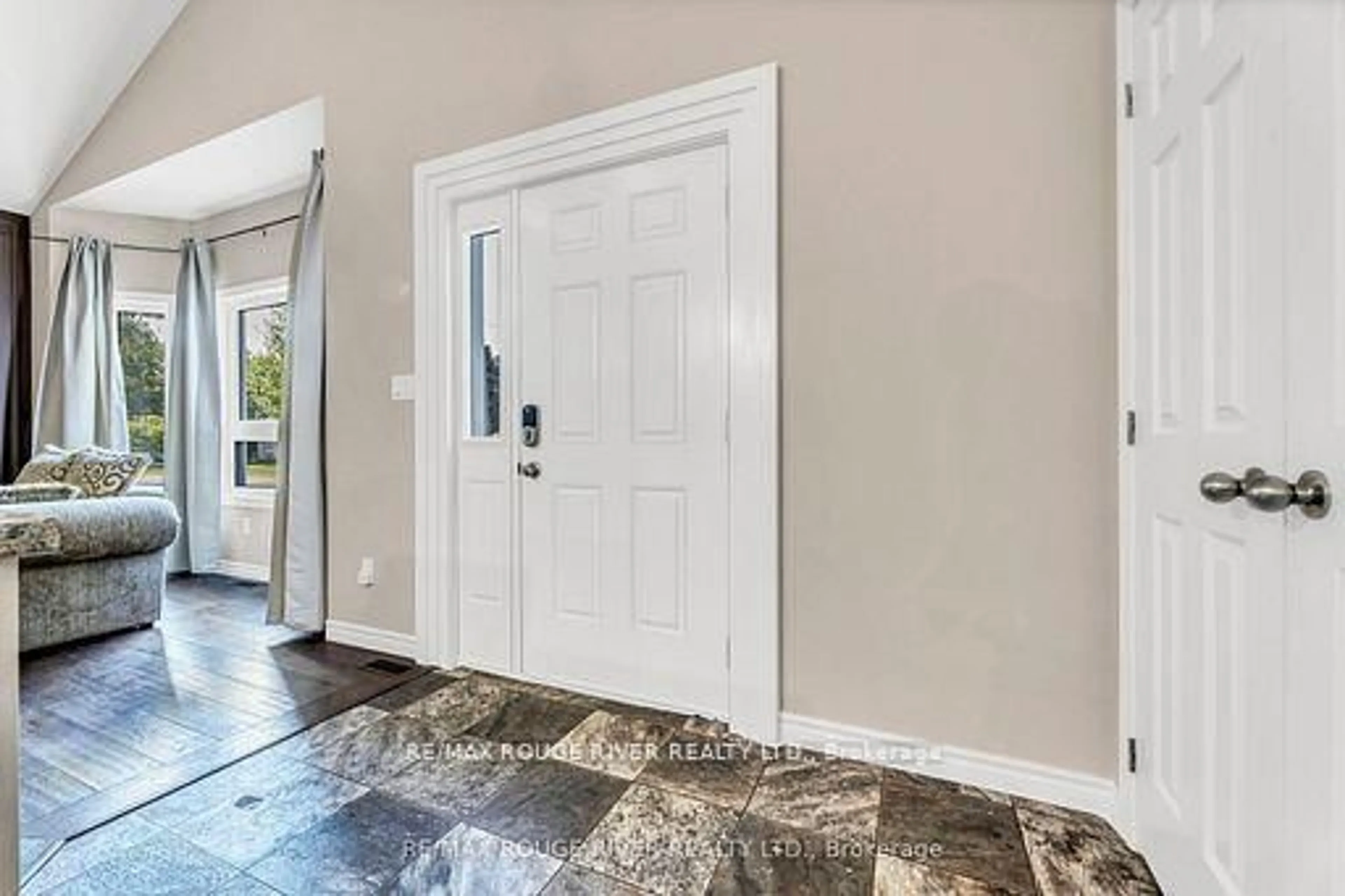 Indoor entryway for 100 Queen St, Kawartha Lakes Ontario K0M 1N0