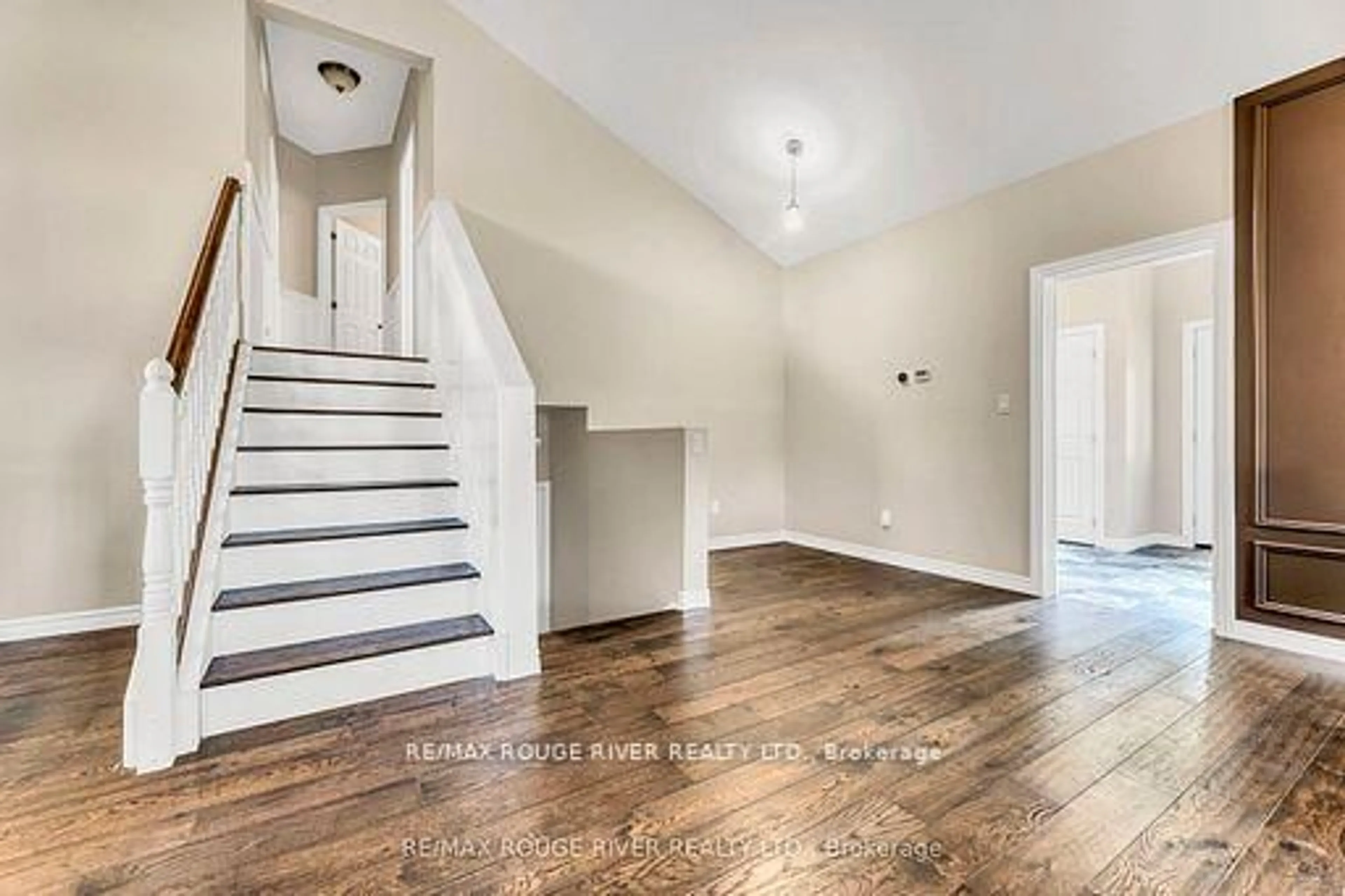 Indoor entryway for 100 Queen St, Kawartha Lakes Ontario K0M 1N0