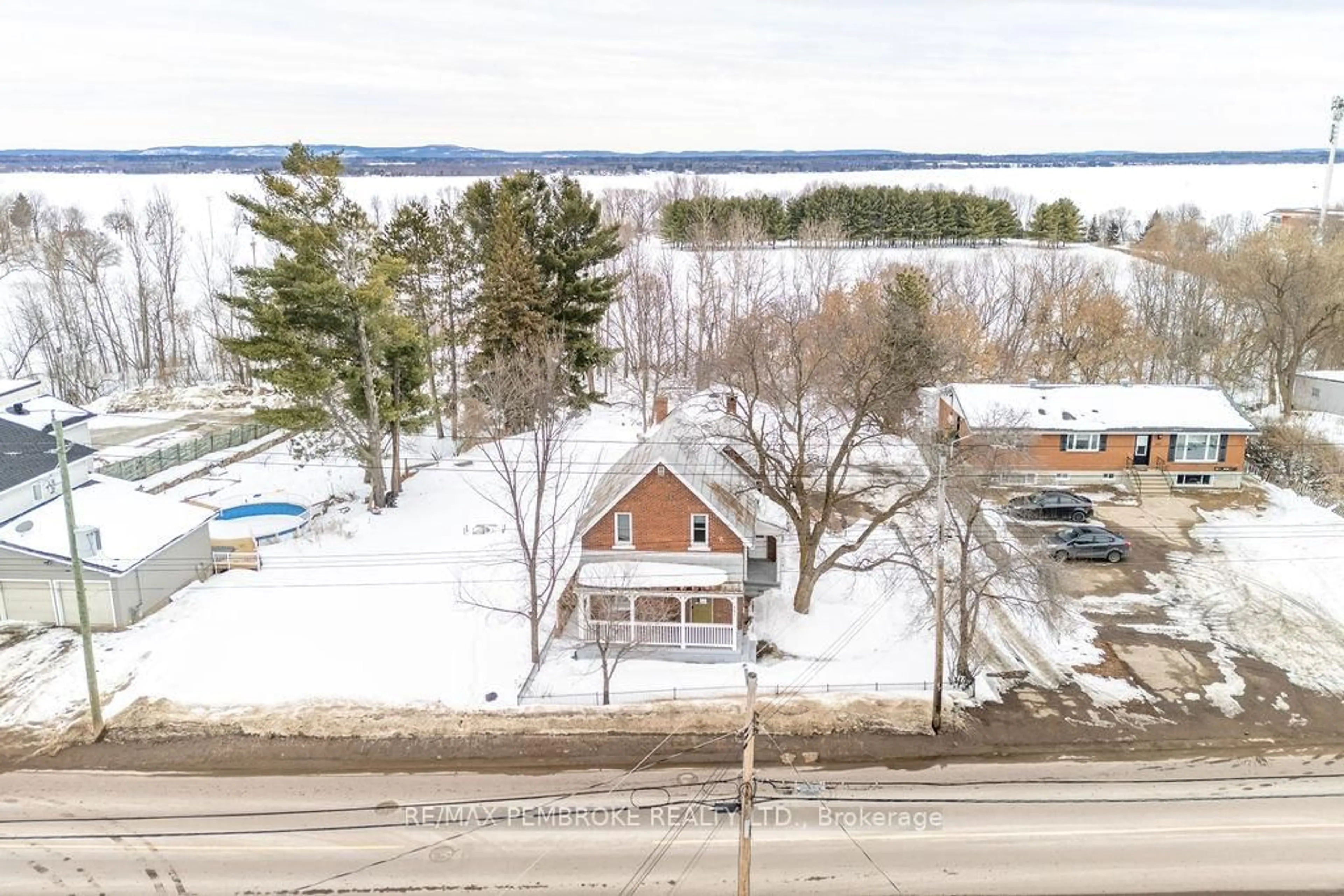 A pic from outside/outdoor area/front of a property/back of a property/a pic from drone, water/lake/river/ocean view for 841 Pembroke St, Pembroke Ontario K8A 5P5