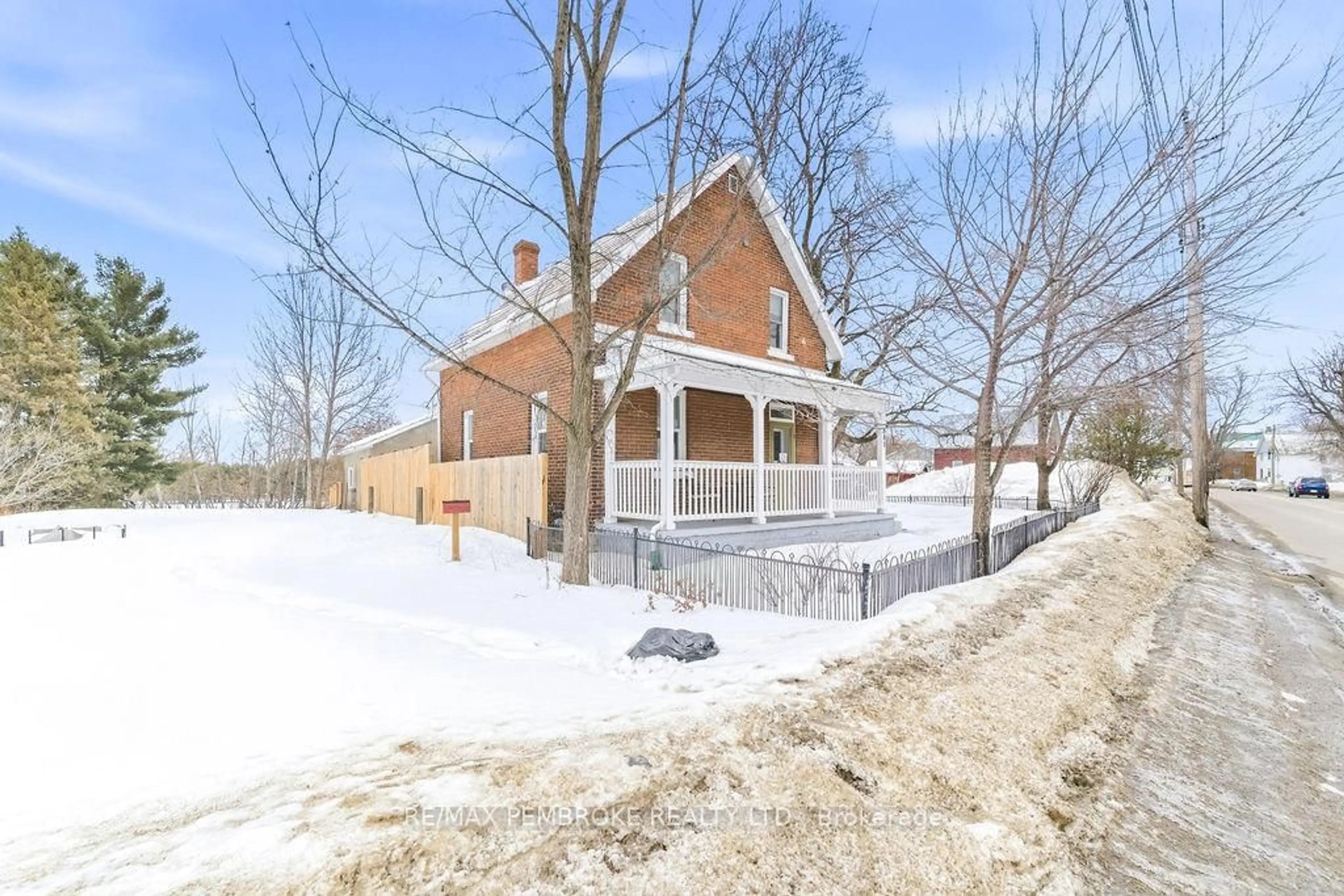 Unknown for 841 Pembroke St, Pembroke Ontario K8A 5P5