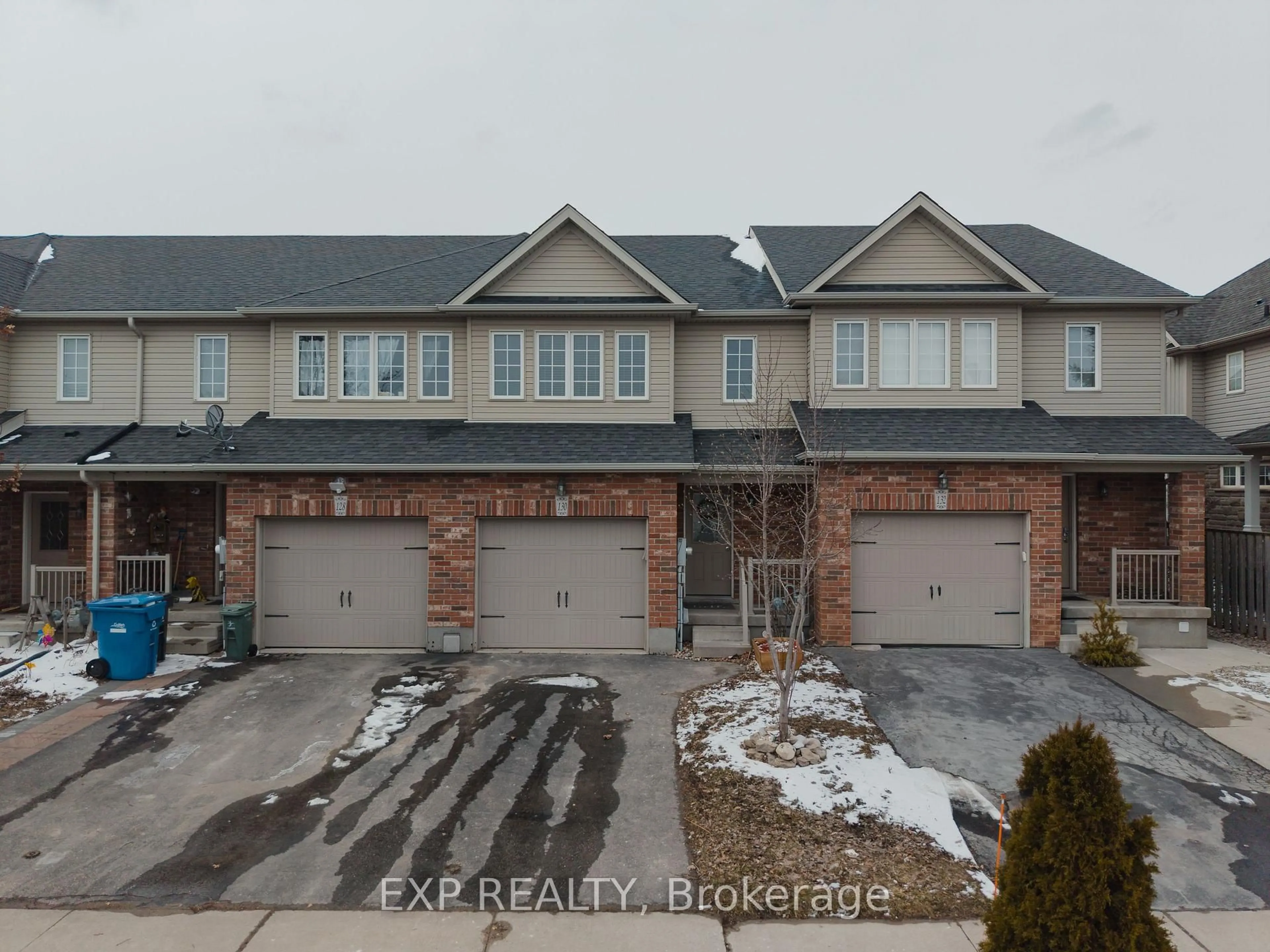 A pic from outside/outdoor area/front of a property/back of a property/a pic from drone, street for 130 Simmonds Dr, Guelph Ontario N1E 7L8