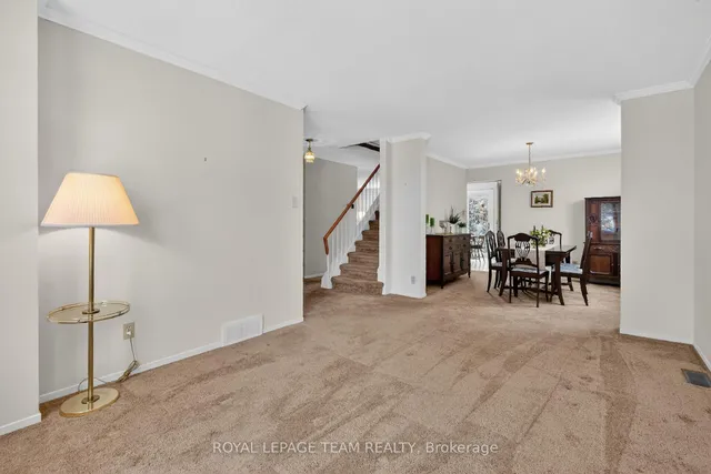 97 Huntsman Cres, Ottawa 4