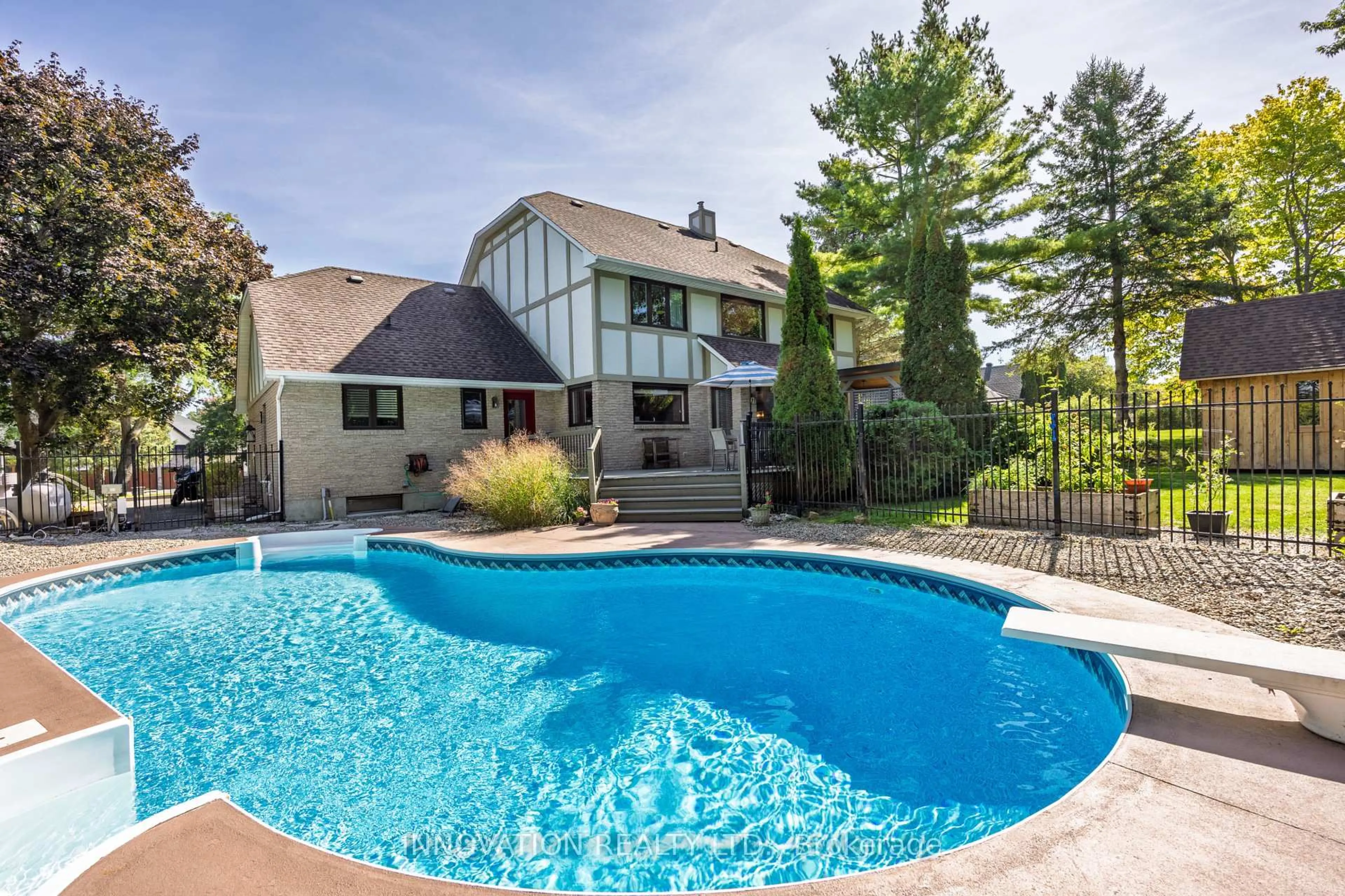Pool for 5558 South Island Park Dr, Ottawa Ontario K4M 1J2
