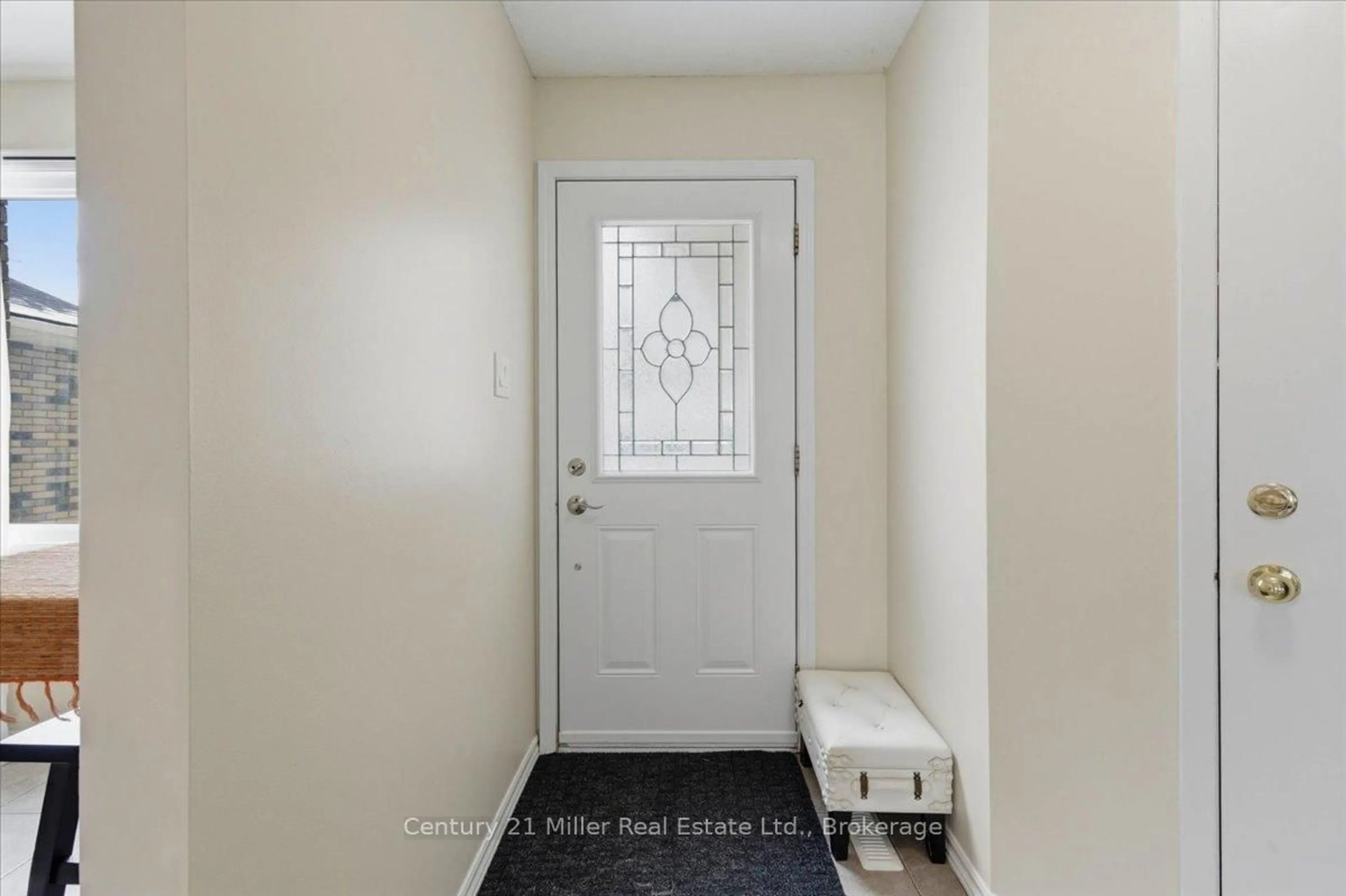 Indoor entryway for 375 Kingscourt Dr #42, Waterloo Ontario N2K 3N7