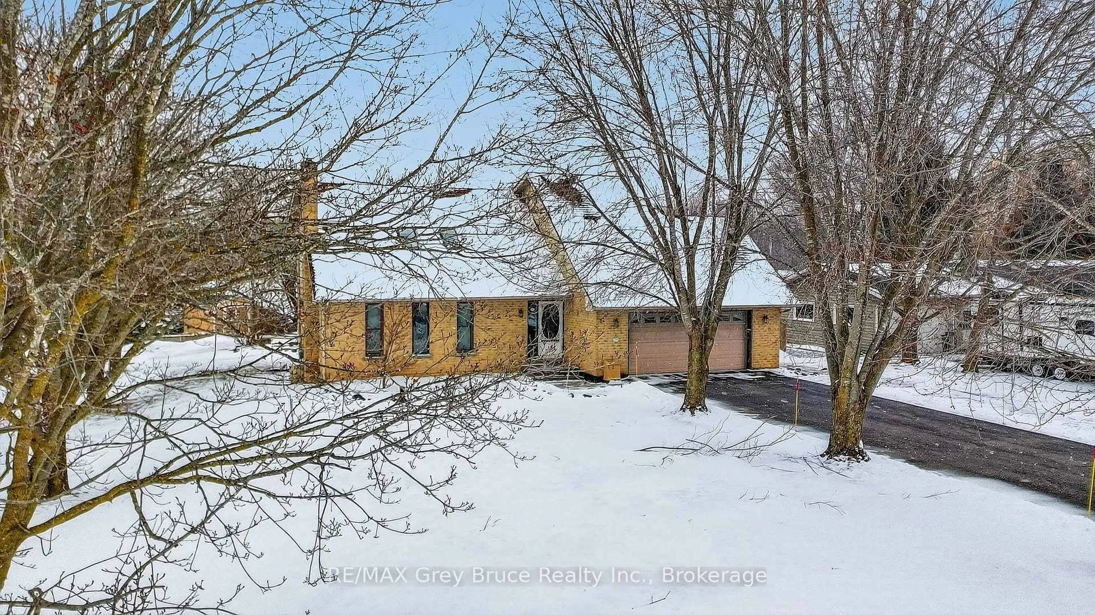 Unknown for 102 Mary Ave, Georgian Bluffs Ontario N4K 5N5