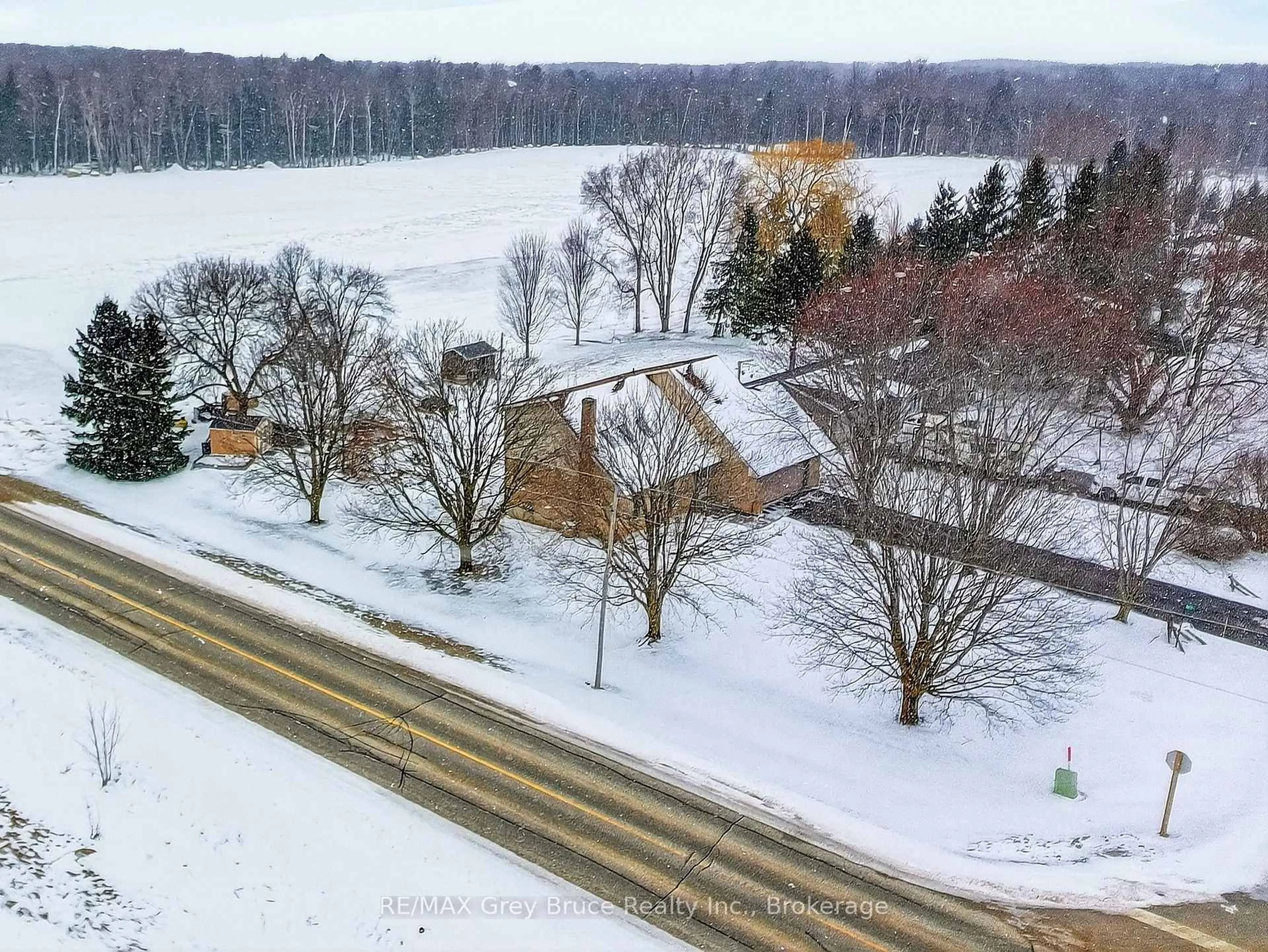 Unknown for 102 Mary Ave, Georgian Bluffs Ontario N4K 5N5