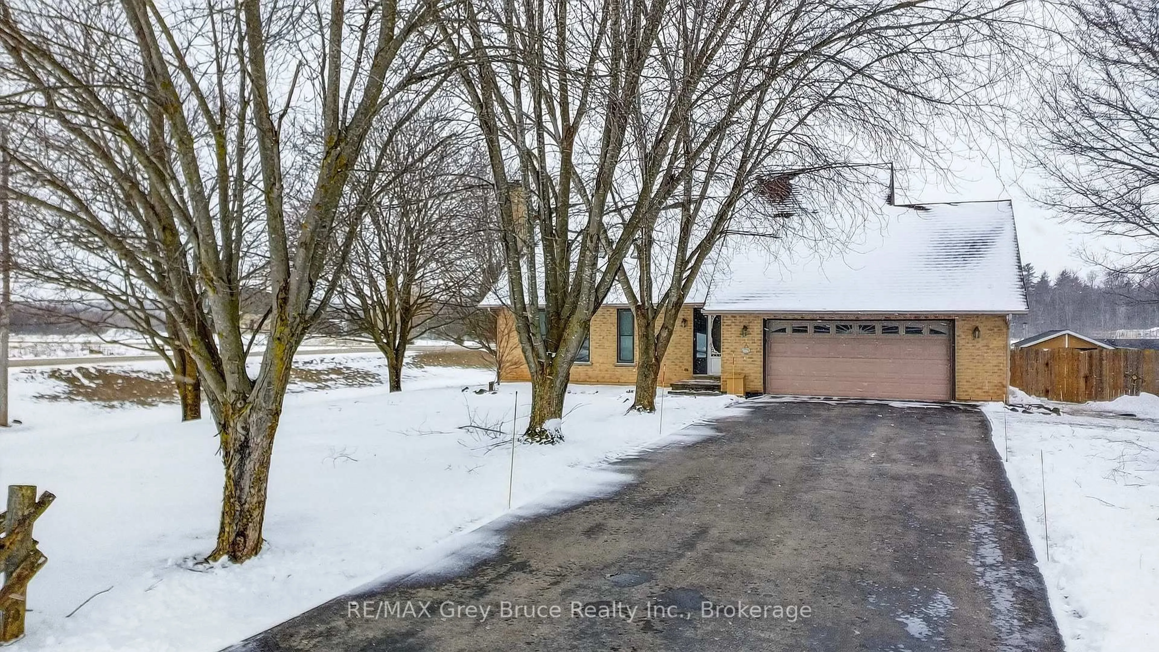 Unknown for 102 Mary Ave, Georgian Bluffs Ontario N4K 5N5