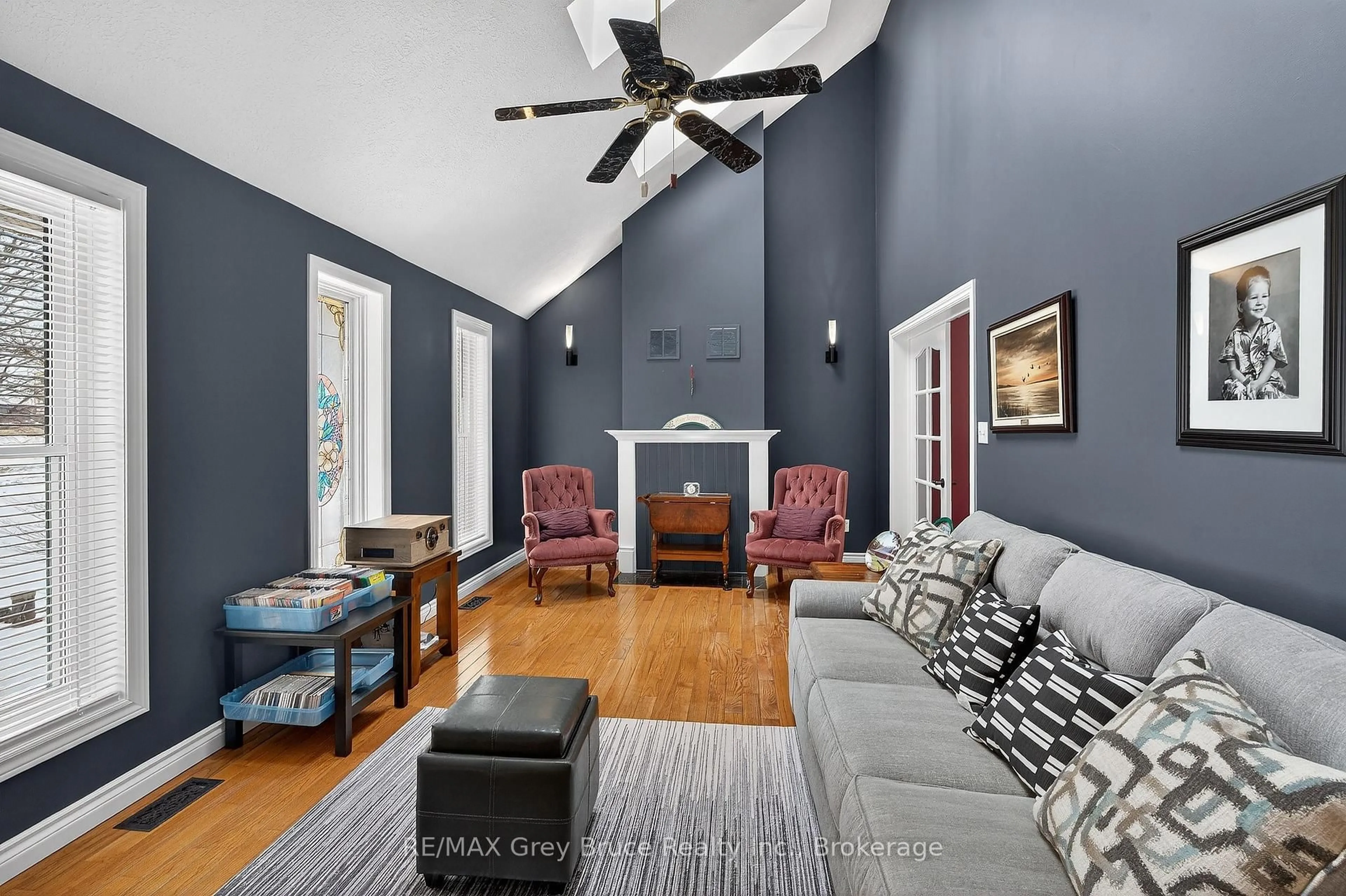 Unknown for 102 Mary Ave, Georgian Bluffs Ontario N4K 5N5