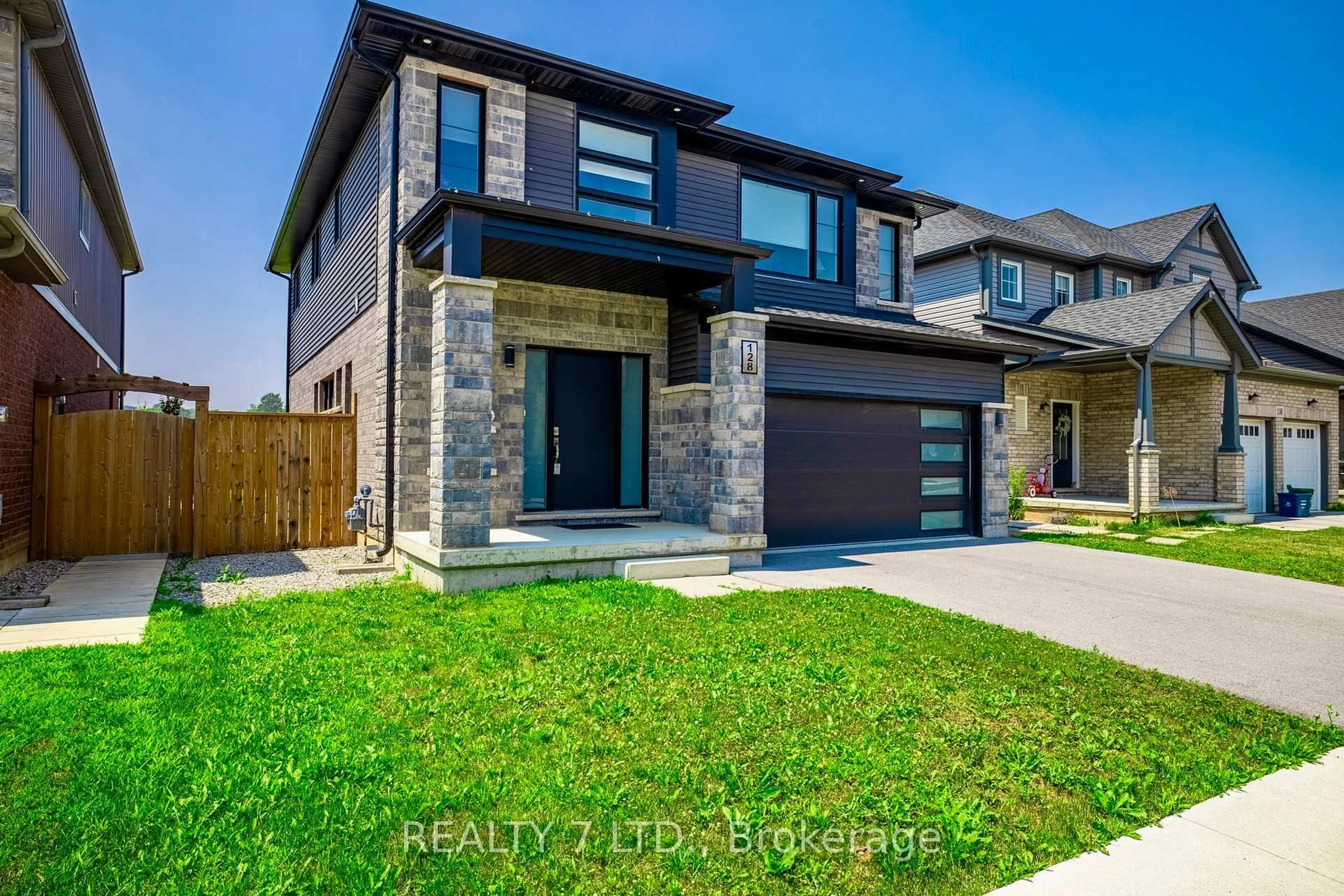 Home with brick exterior material, street for 128 Susan Dr, Pelham Ontario L0S 1E6