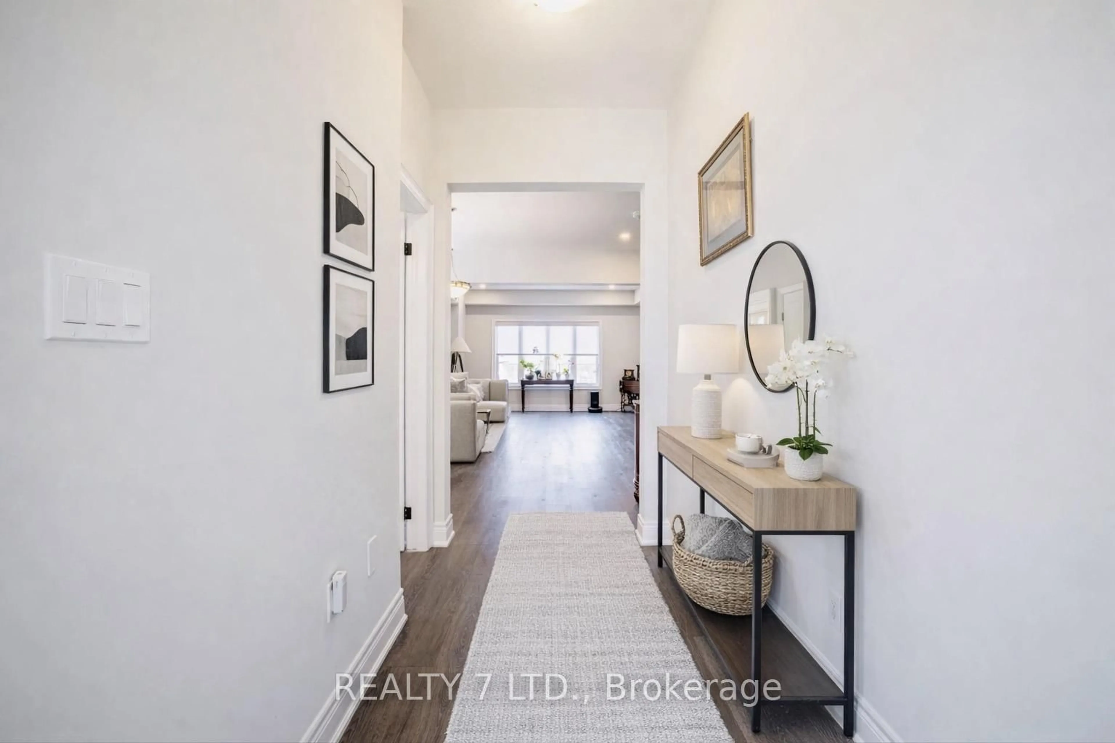 Indoor entryway for 128 Susan Dr, Pelham Ontario L0S 1E6