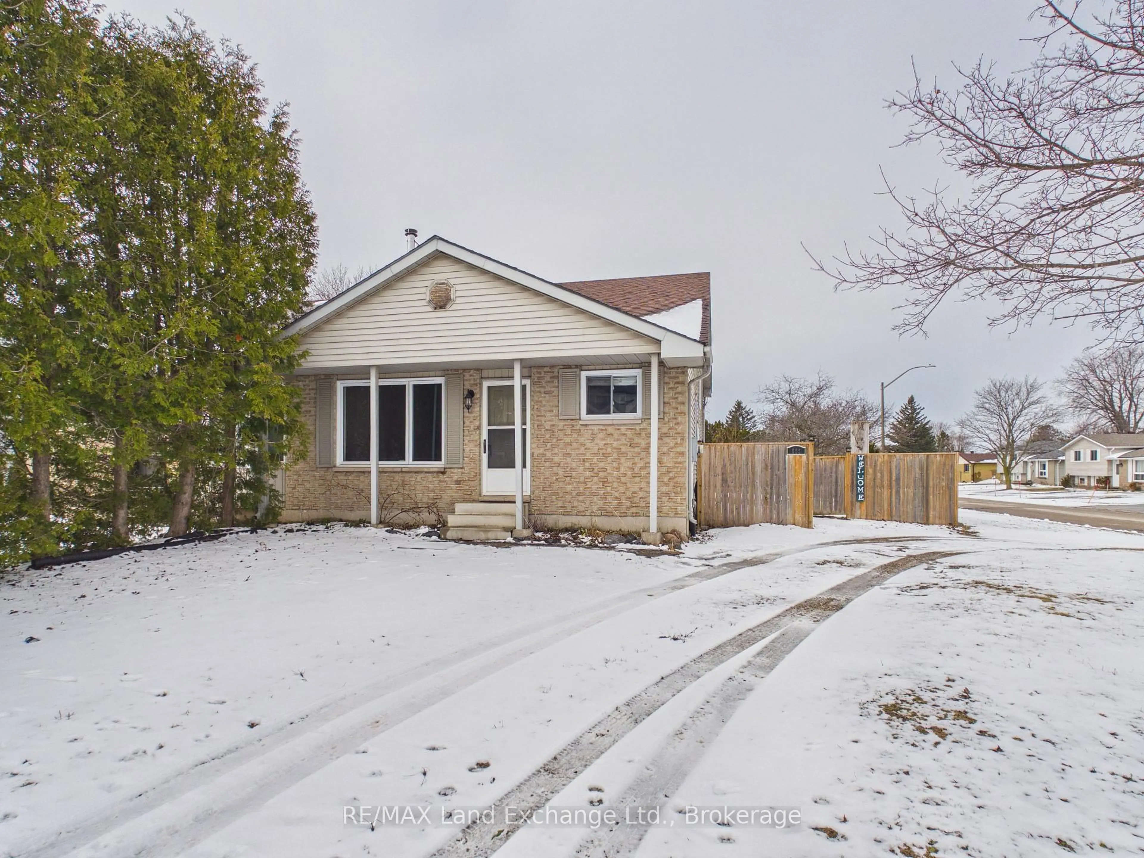 A pic from outside/outdoor area/front of a property/back of a property/a pic from drone, street for 655 Hunter St, Kincardine Ontario N2Z 1S2