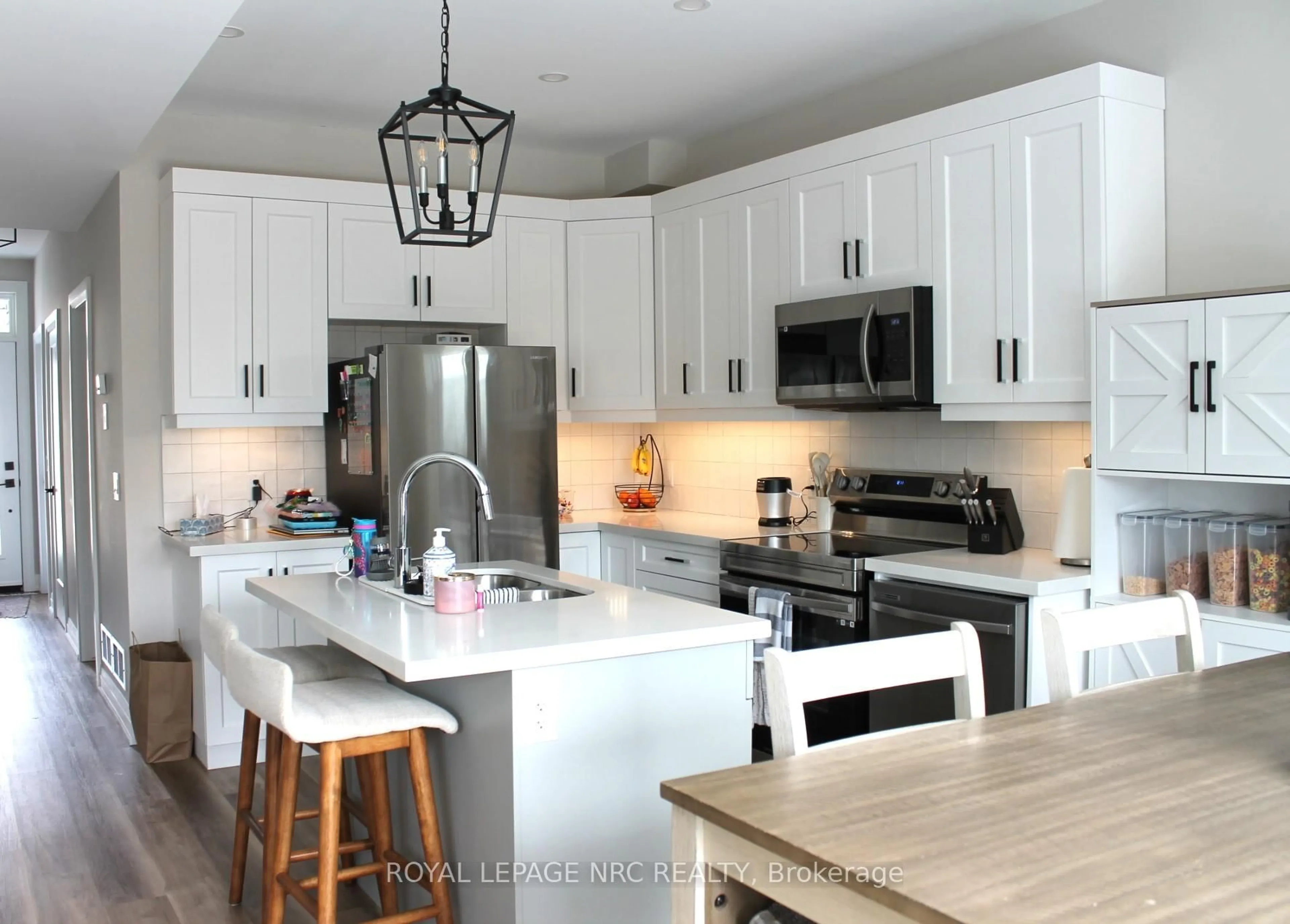 Open concept kitchen, ceramic/tile floor for 19 Cambridge Rd, Fort Erie Ontario L0S 1B0