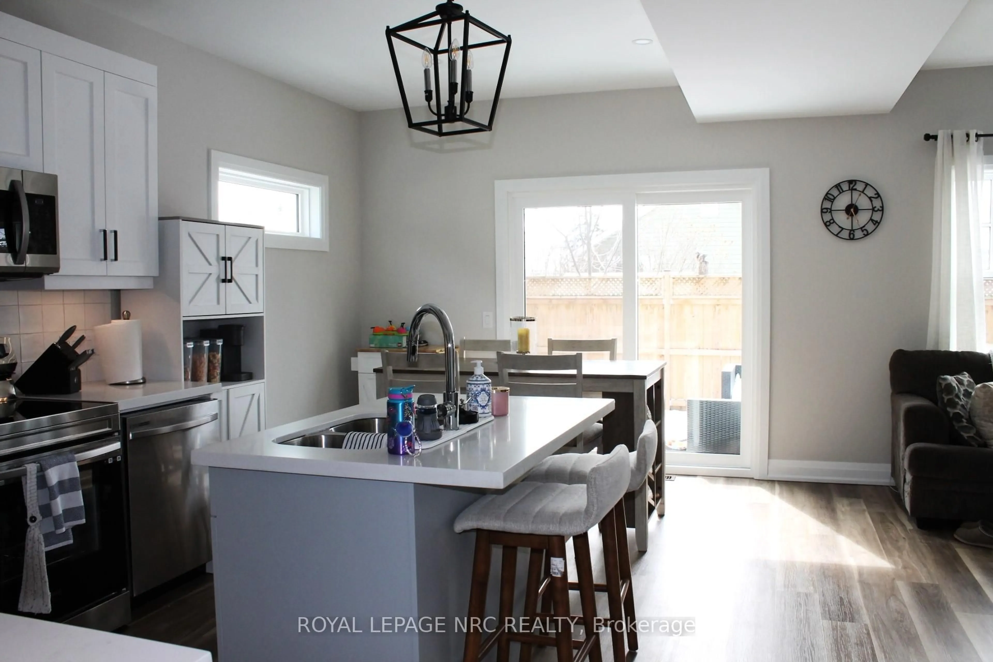 Open concept kitchen, ceramic/tile floor for 19 Cambridge Rd, Fort Erie Ontario L0S 1B0