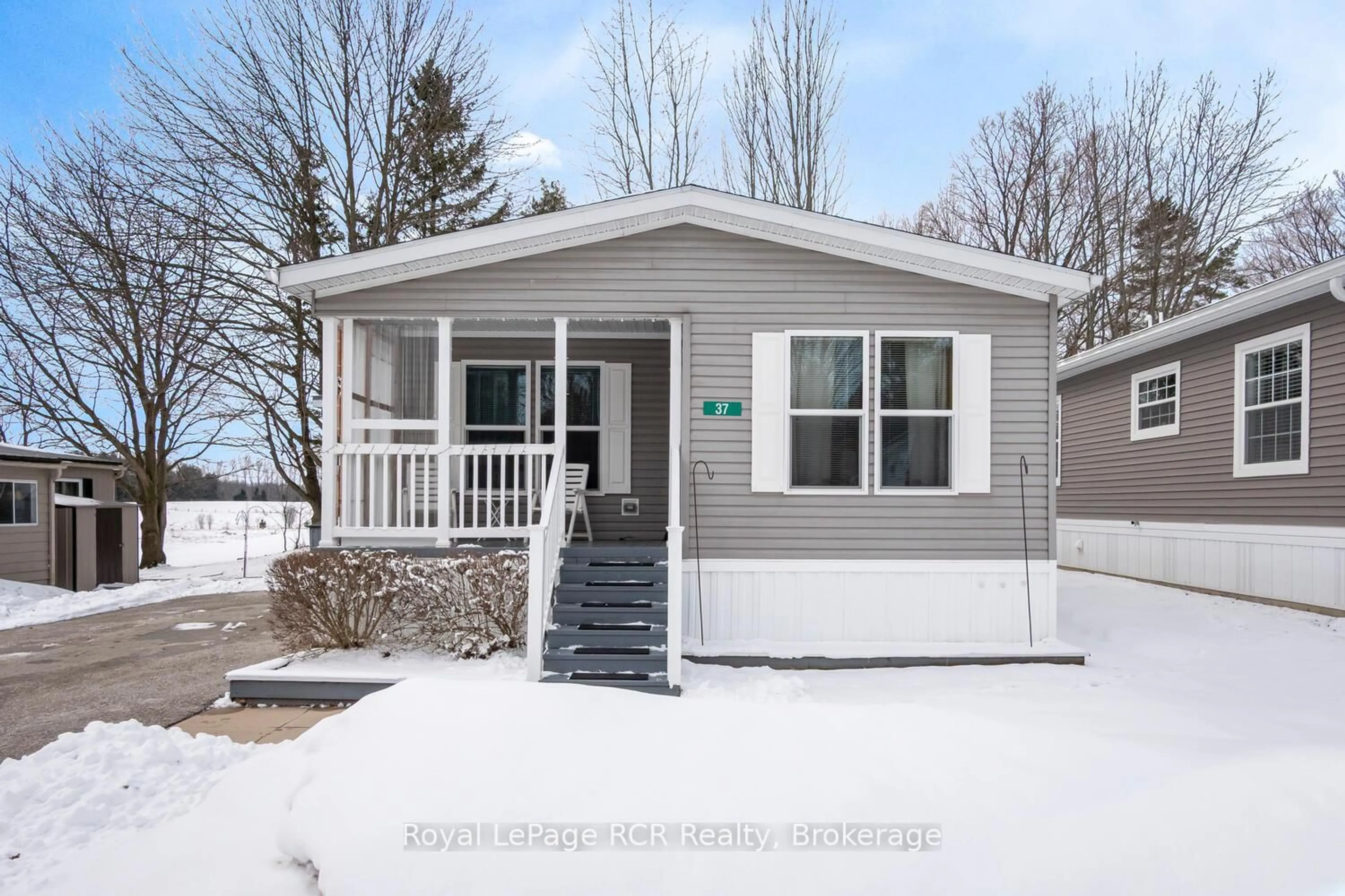 Home with vinyl exterior material, street for 37 Sussex Sq, Georgian Bluffs Ontario N4K 5N5