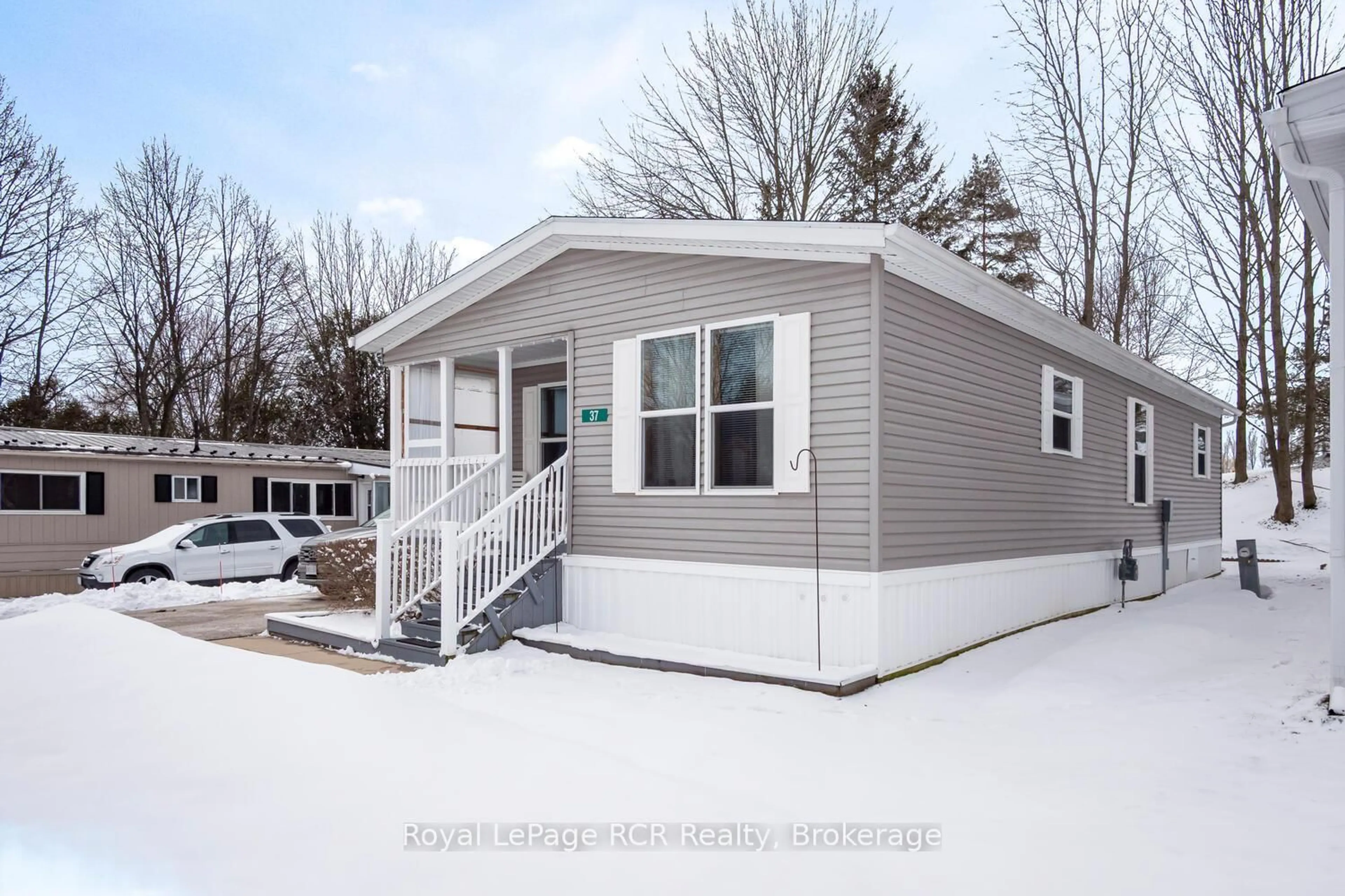 Home with vinyl exterior material, street for 37 Sussex Sq, Georgian Bluffs Ontario N4K 5N5