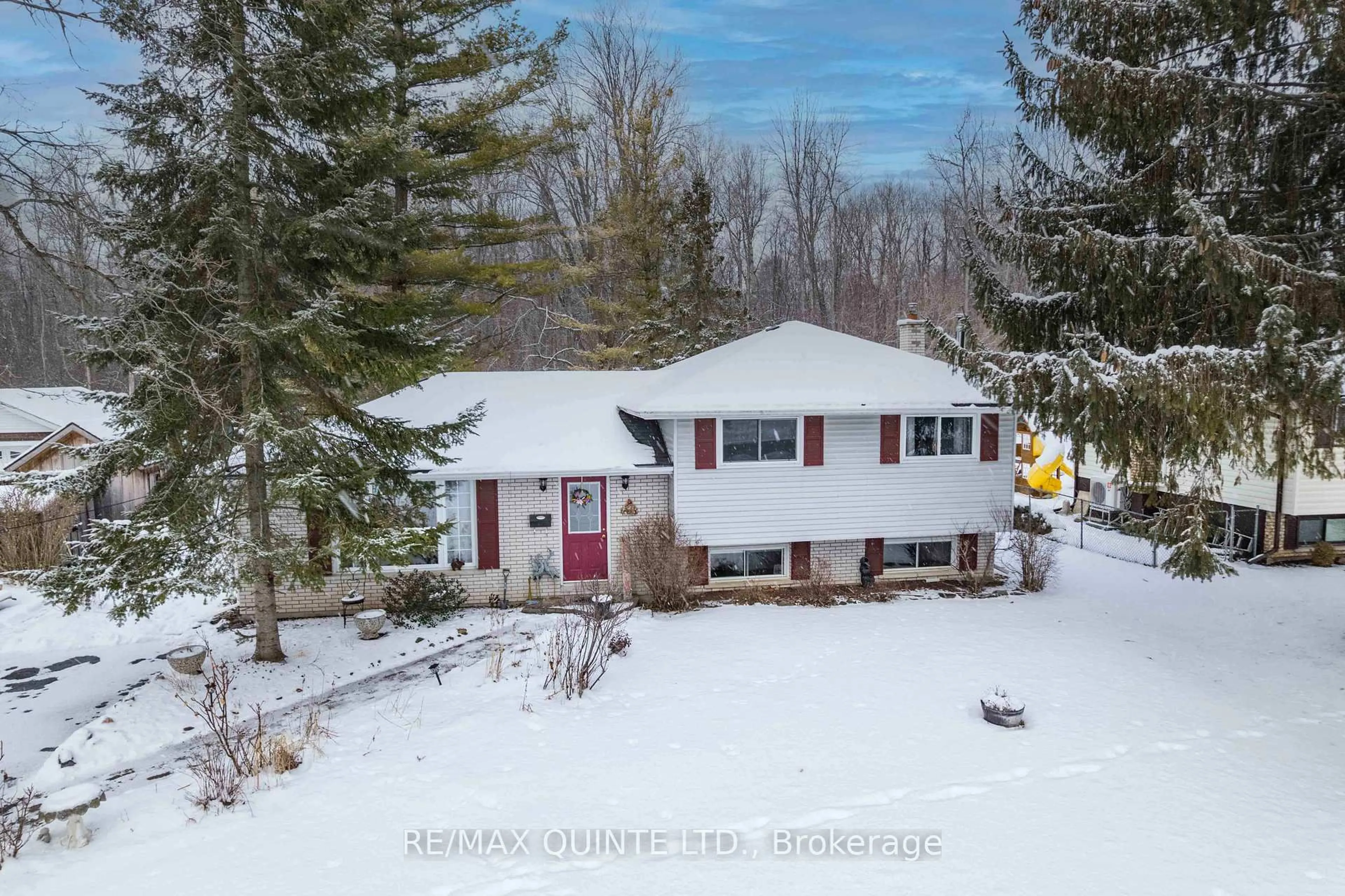 A pic from outside/outdoor area/front of a property/back of a property/a pic from drone, unknown for 527 Montrose Rd, Quinte West Ontario K8R 1B2