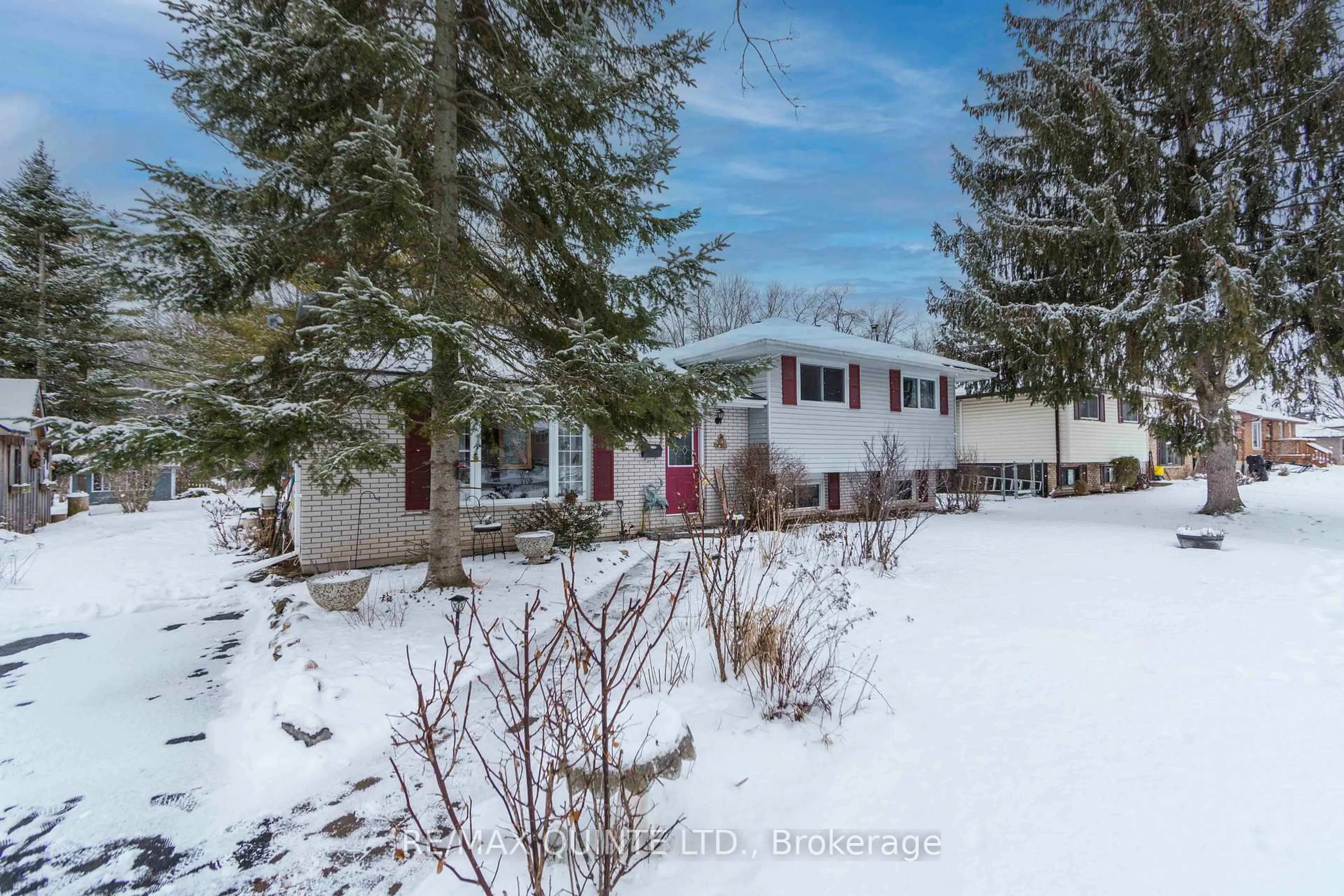 A pic from outside/outdoor area/front of a property/back of a property/a pic from drone, street for 527 Montrose Rd, Quinte West Ontario K8R 1B2