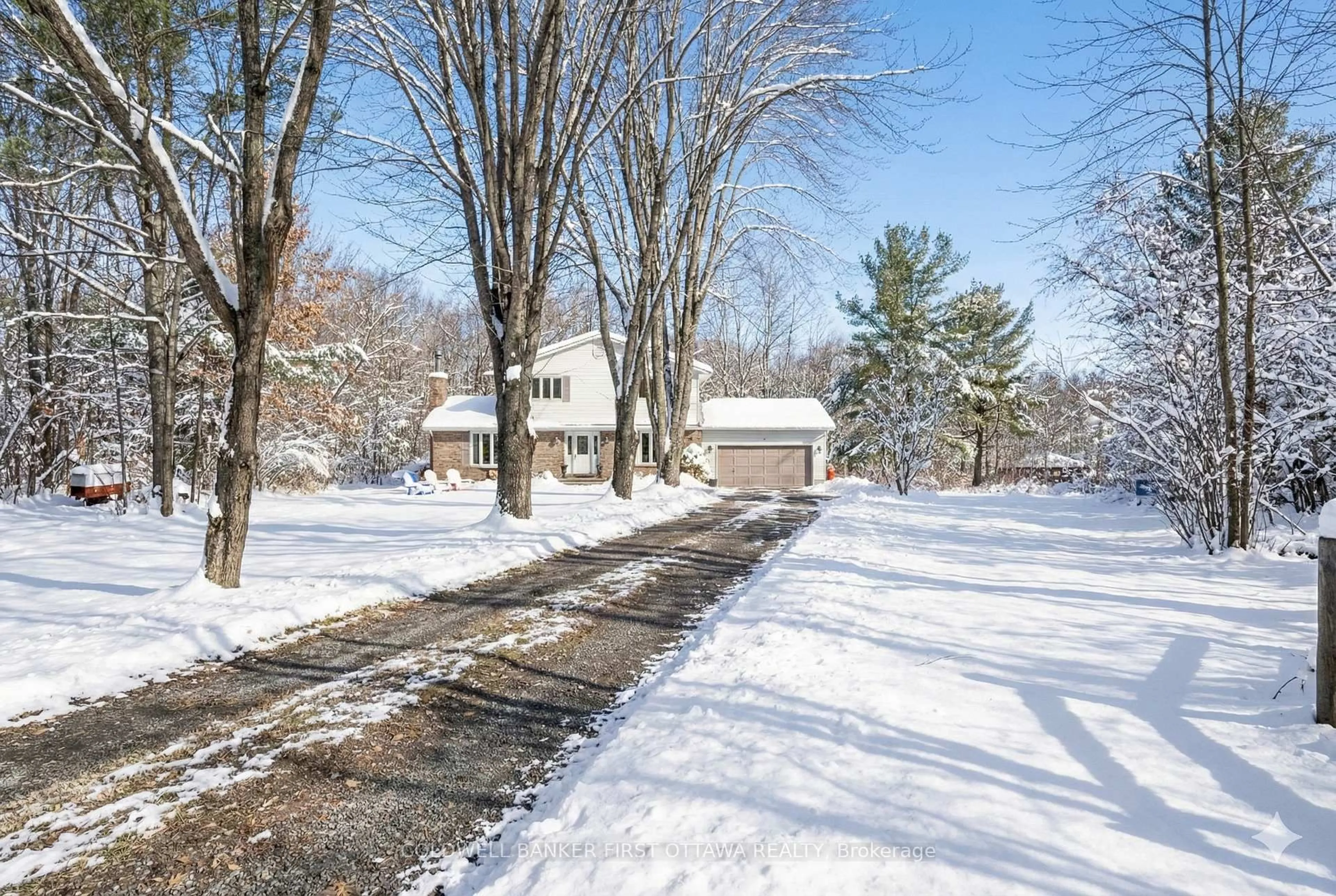 A pic from outside/outdoor area/front of a property/back of a property/a pic from drone, street for 3900 Stonecrest Rd, Ottawa Ontario K0A 3M0