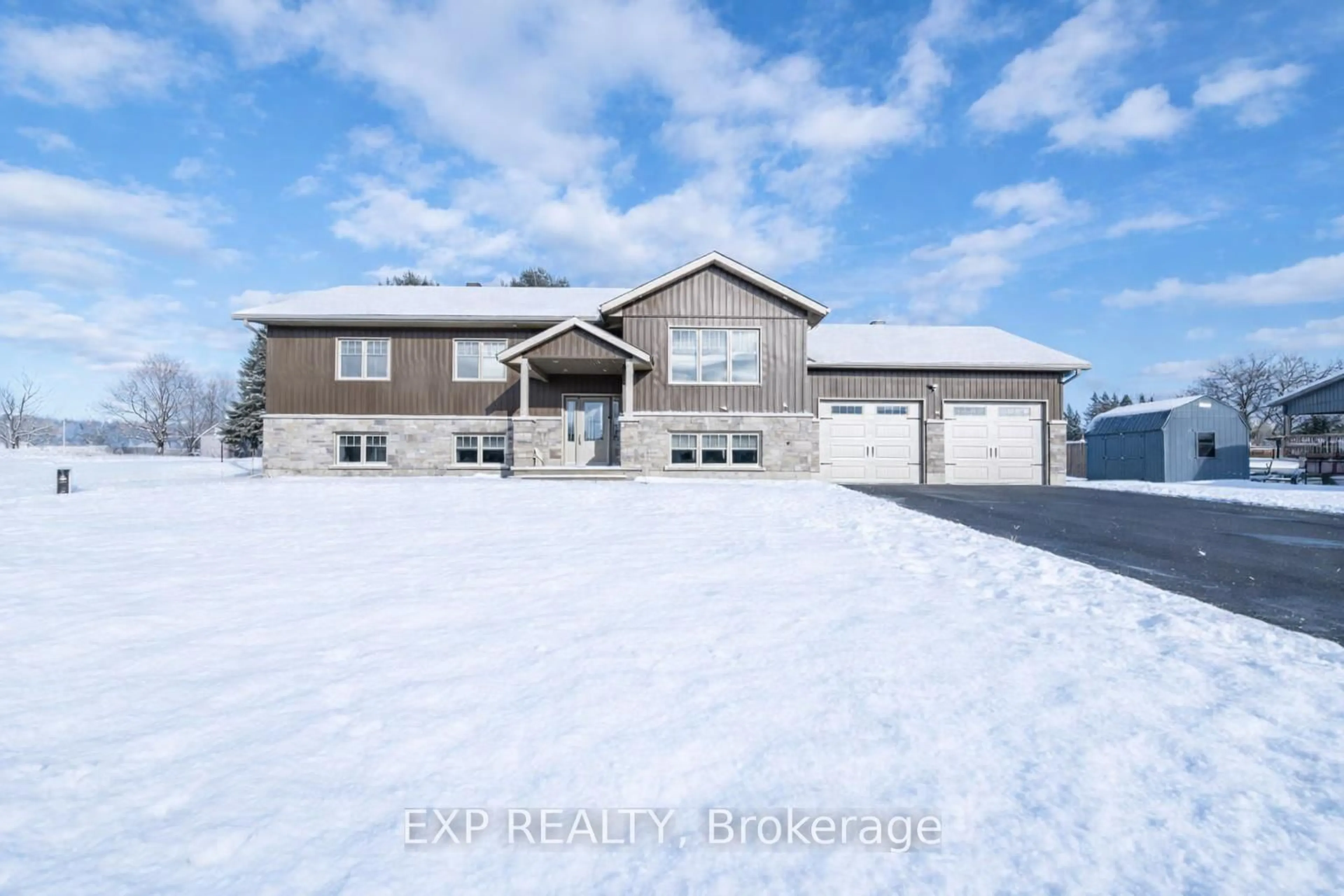 A pic from outside/outdoor area/front of a property/back of a property/a pic from drone, building for 20 RIVERDALE St, Westmeath Ontario K0J 2L0