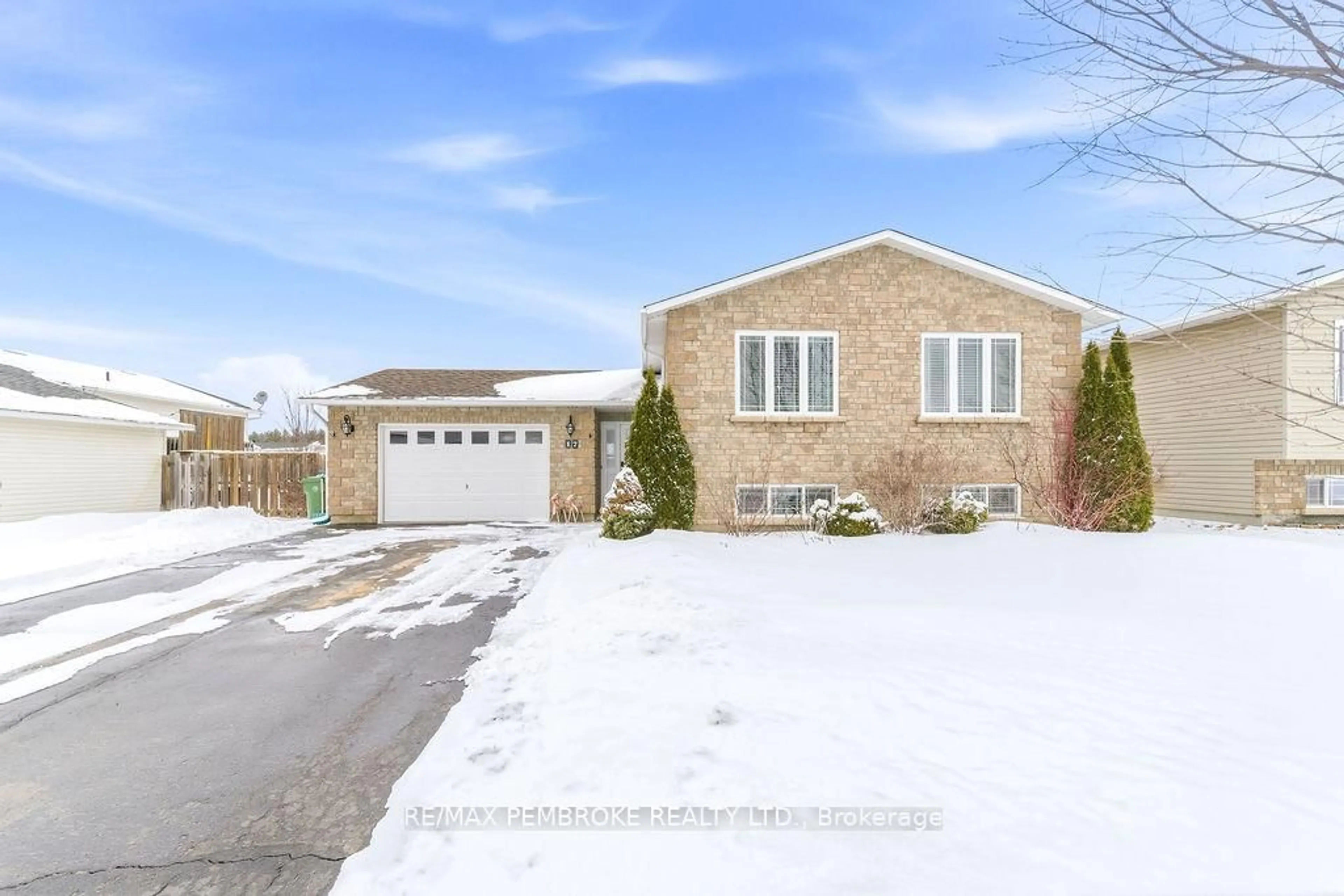 Home with brick exterior material, street for 17 Greenvale Cres, Petawawa Ontario K8H 3S2
