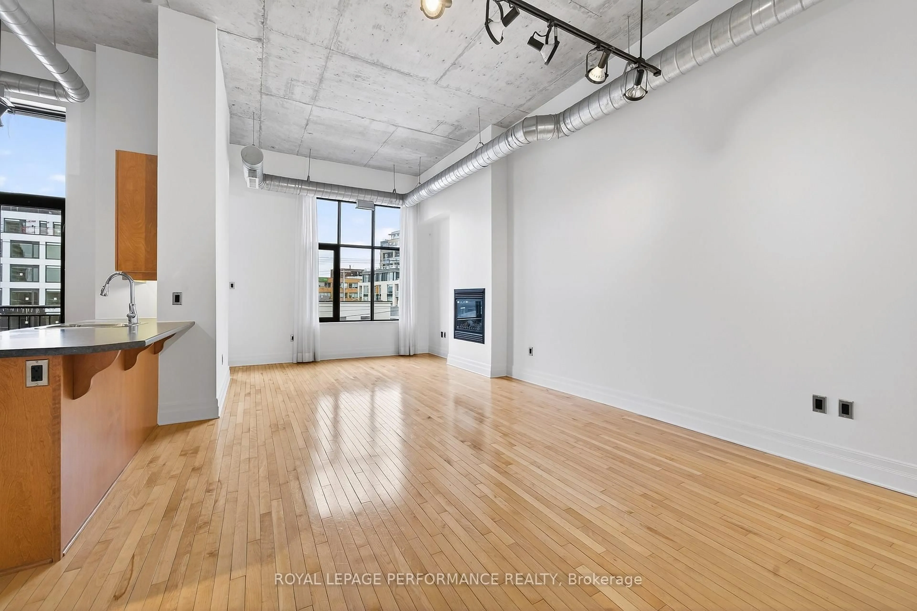 A pic of a room for 420 Berkley Ave #302, Ottawa Ontario K2A 4H5