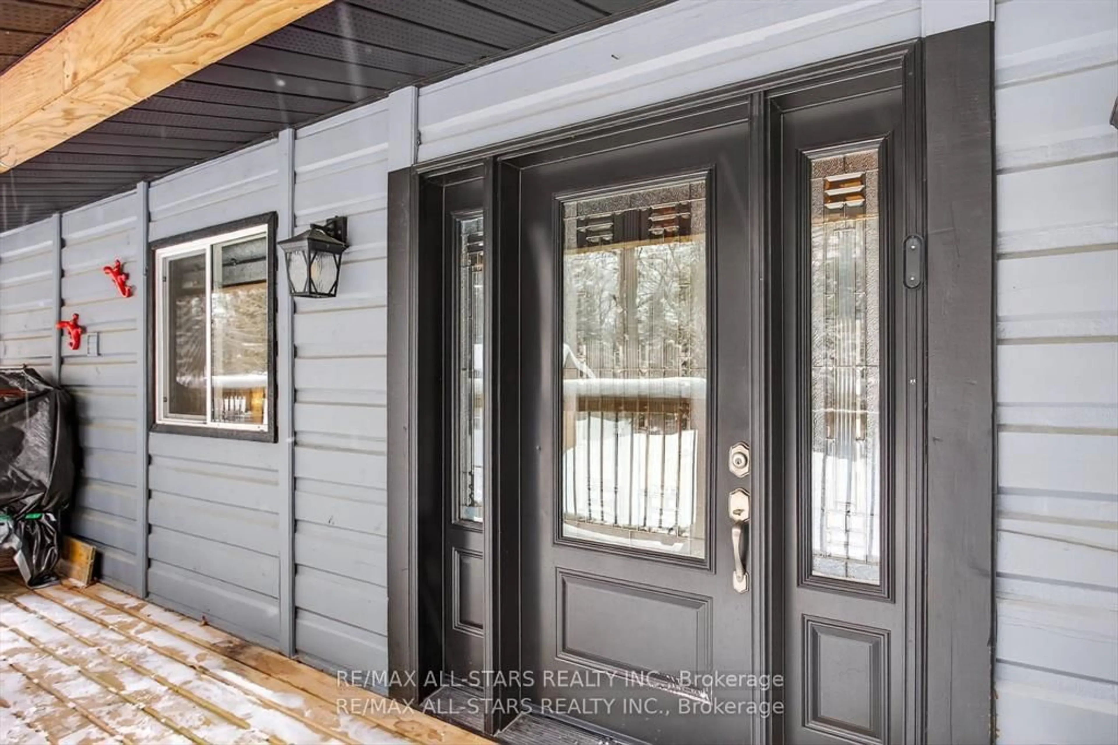 Indoor entryway for 28 Pine Ridge Rd, Kawartha Lakes Ontario K0M 2L0