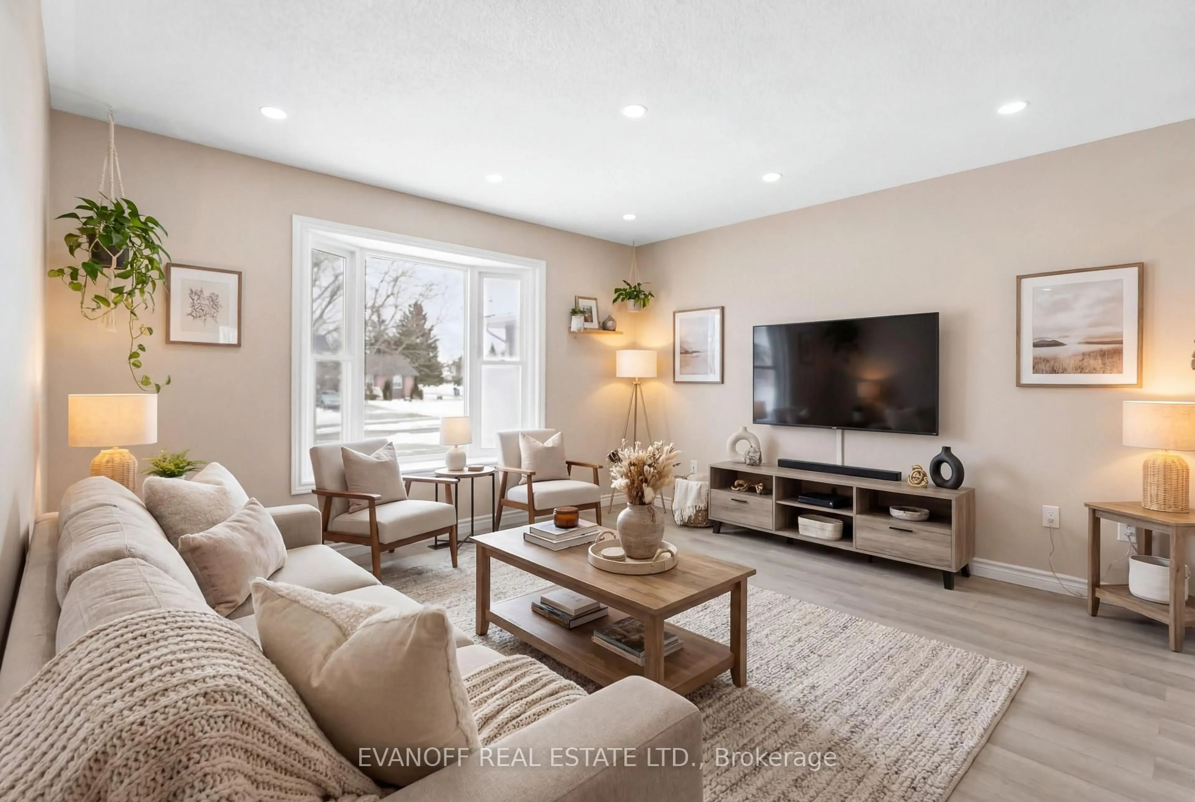 Living room with furniture, unknown for 291 Victoria Ave, Kawartha Lakes Ontario K9V 6A8