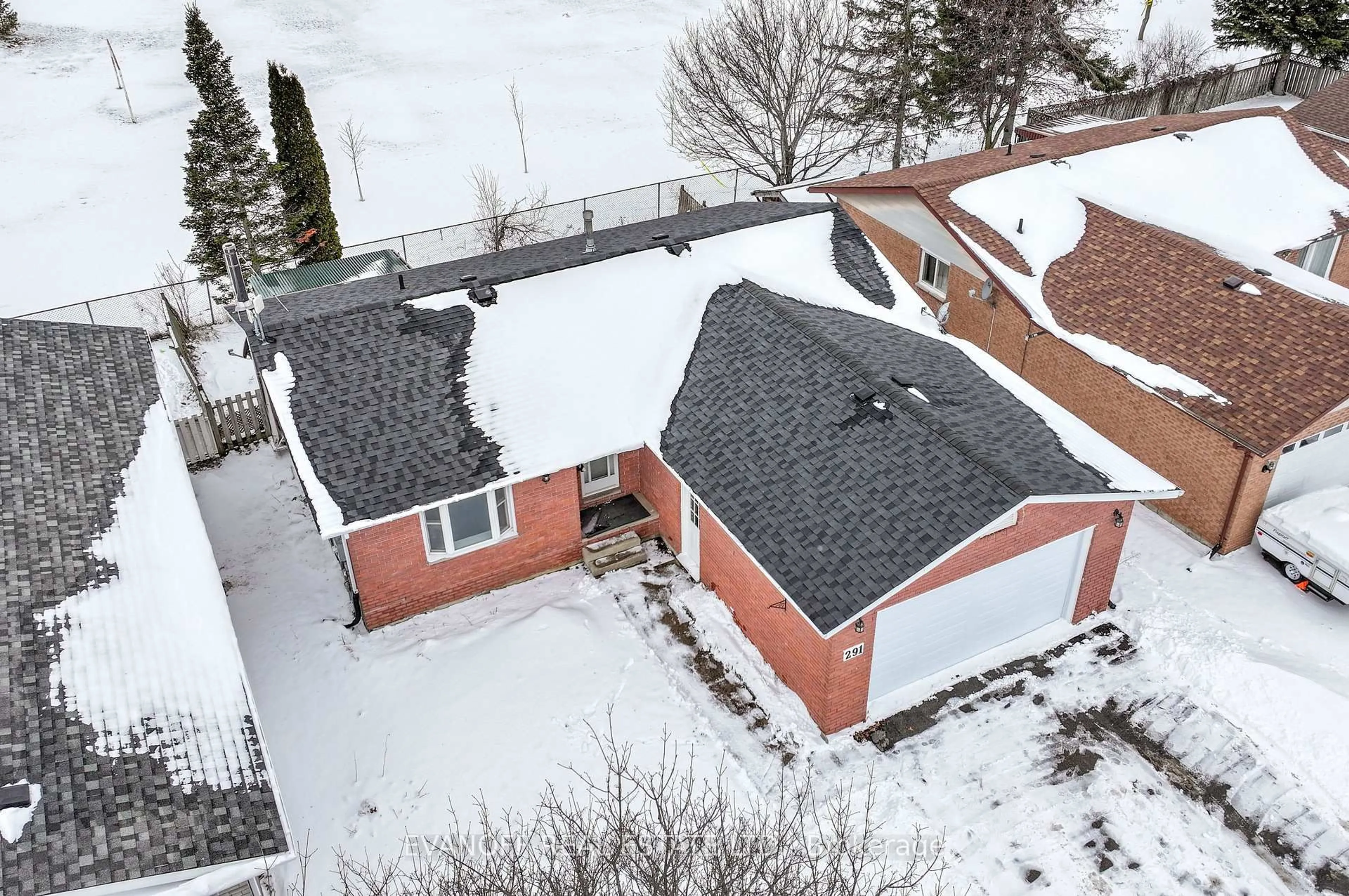 A pic from outside/outdoor area/front of a property/back of a property/a pic from drone, street for 291 Victoria Ave, Kawartha Lakes Ontario K9V 6A8