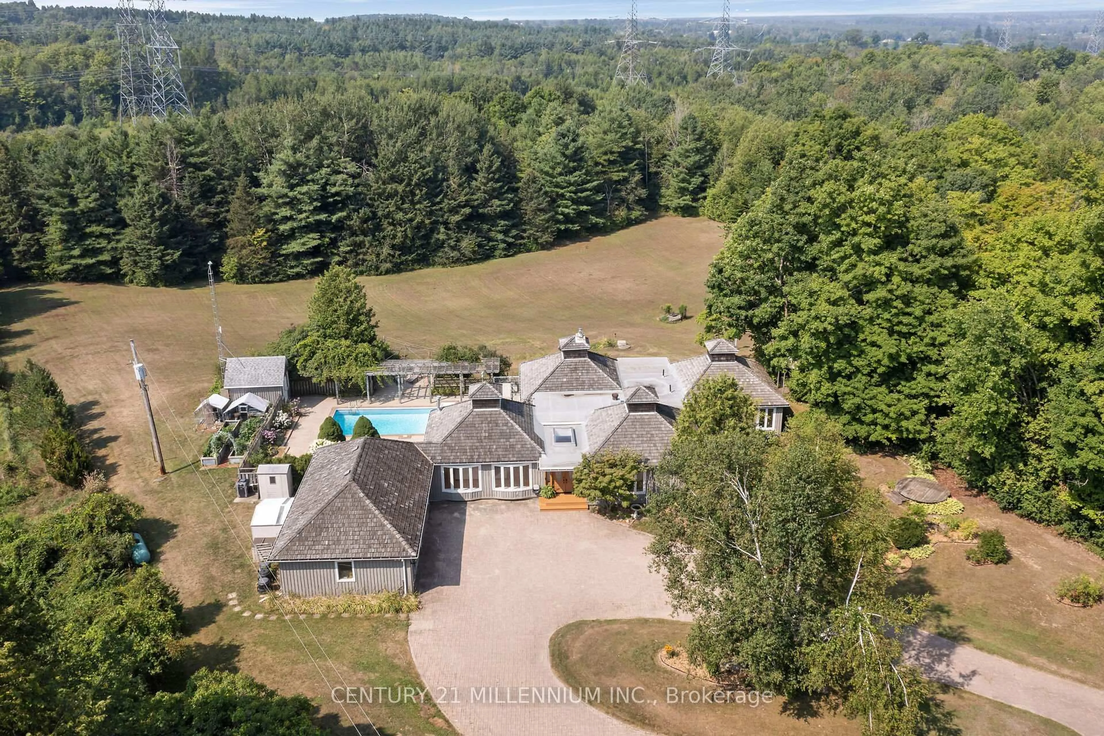 A pic from outside/outdoor area/front of a property/back of a property/a pic from drone, mountain view for 5136 Fifth Line, Erin Ontario N0B 1T0
