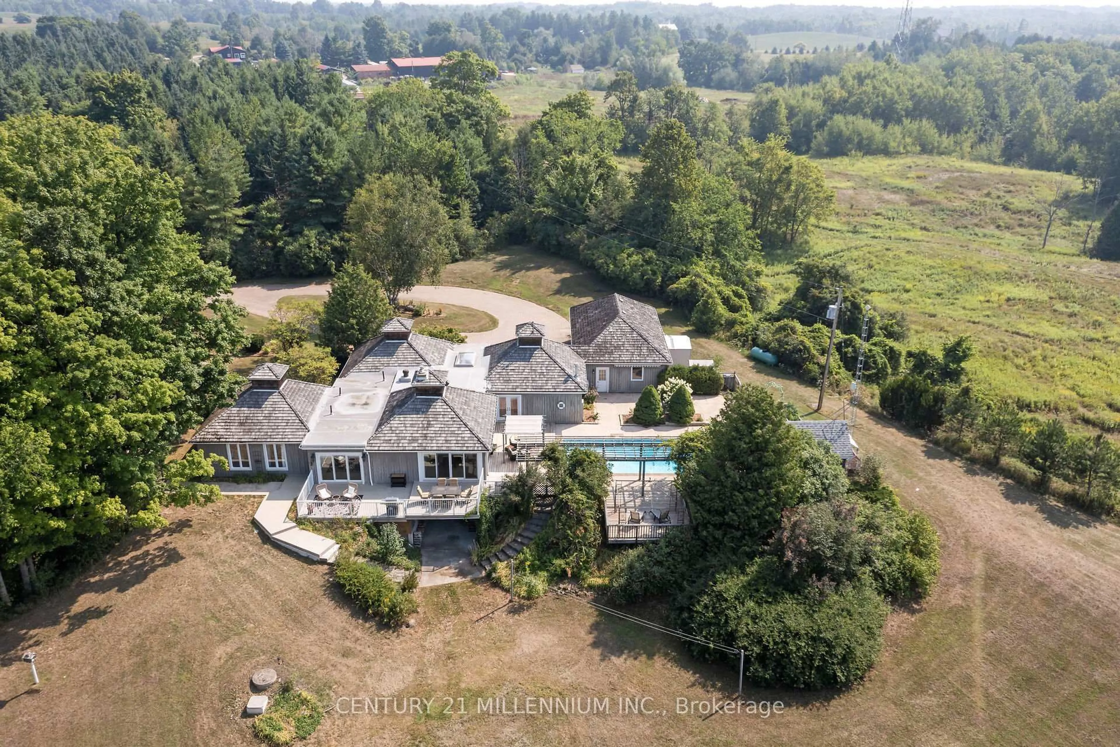 A pic from outside/outdoor area/front of a property/back of a property/a pic from drone, unknown for 5136 Fifth Line, Erin Ontario N0B 1T0