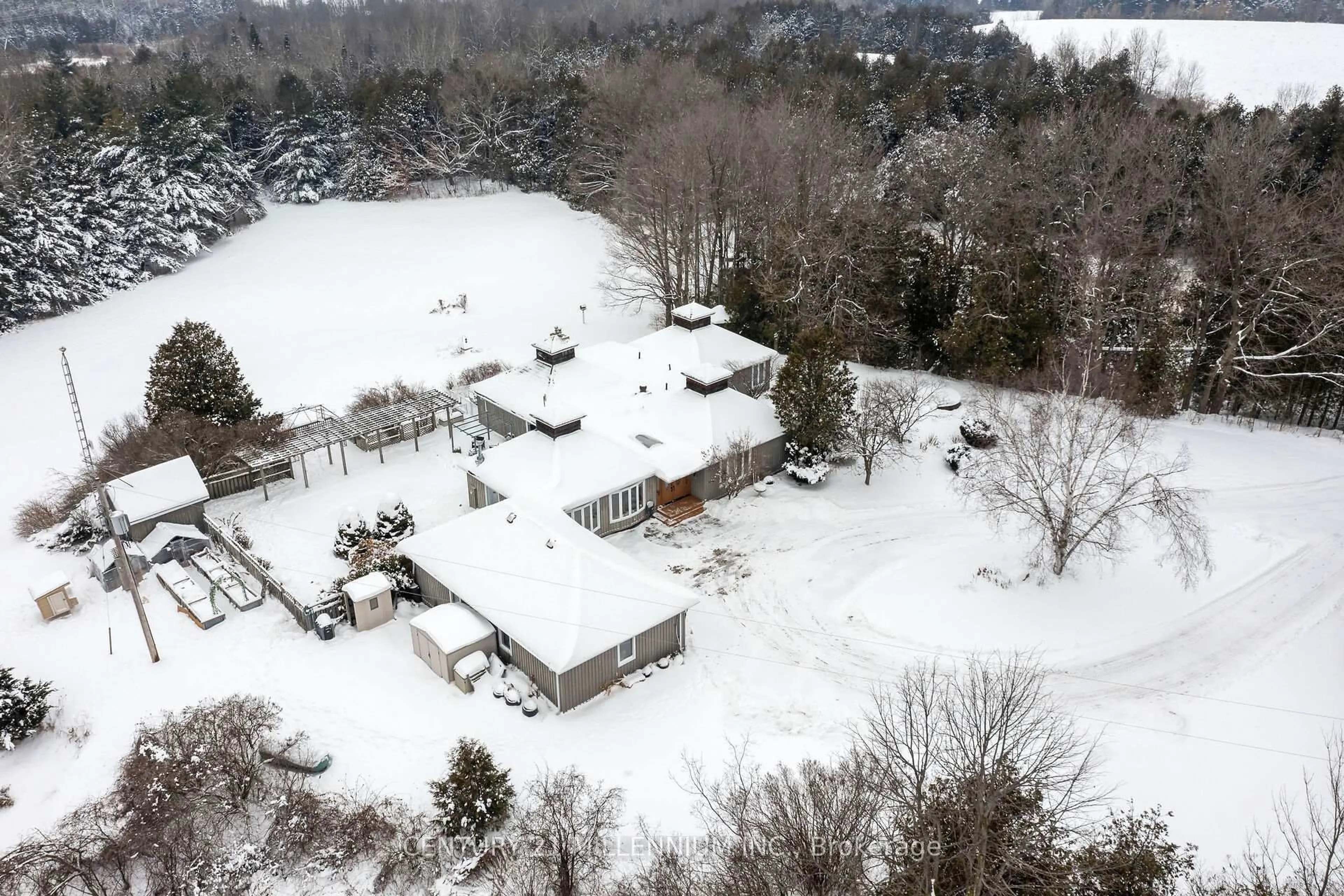 A pic from outside/outdoor area/front of a property/back of a property/a pic from drone, unknown for 5136 Fifth Line, Erin Ontario N0B 1T0