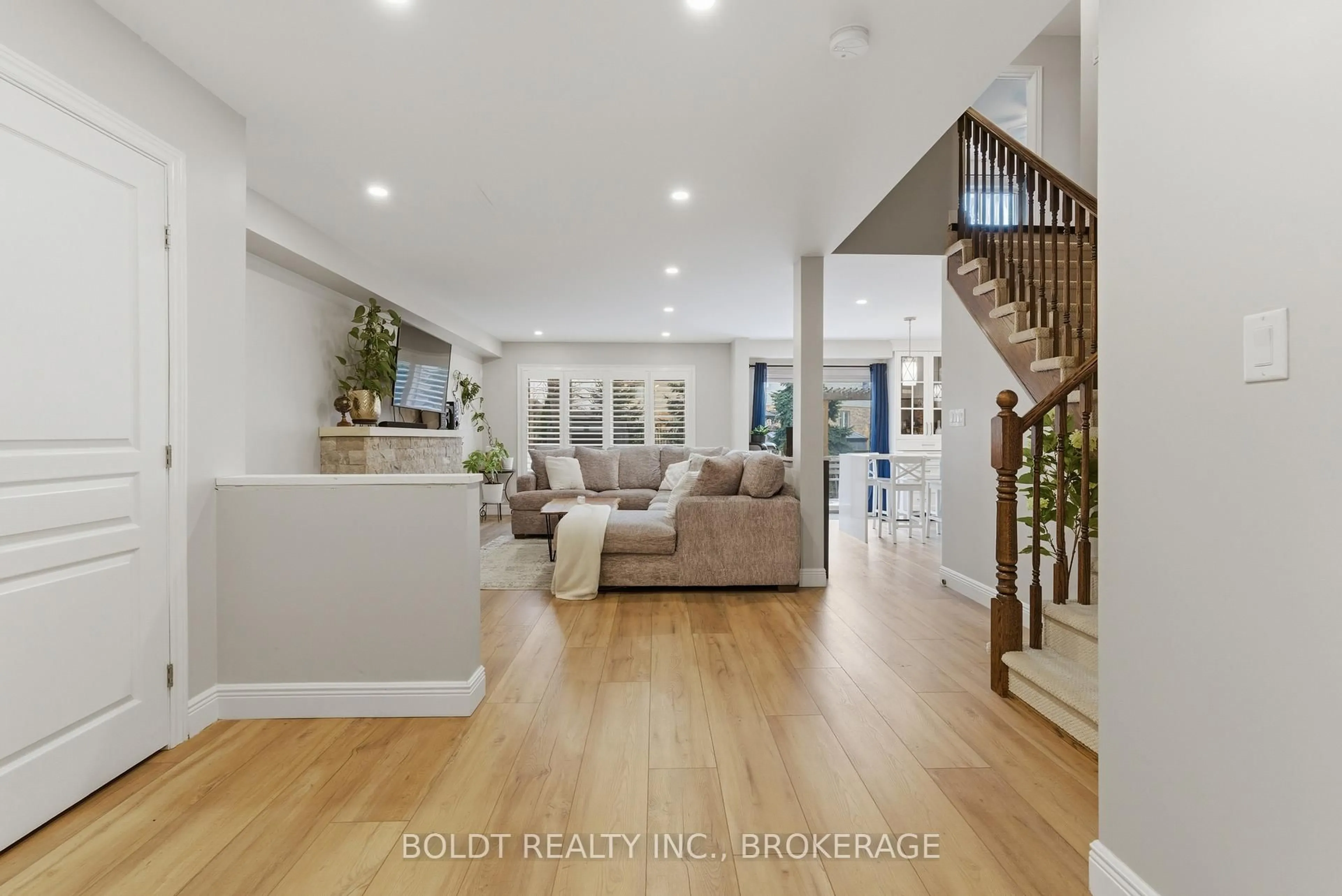 Indoor entryway for 4870 Allan Crt, Lincoln Ontario L0R 1B3