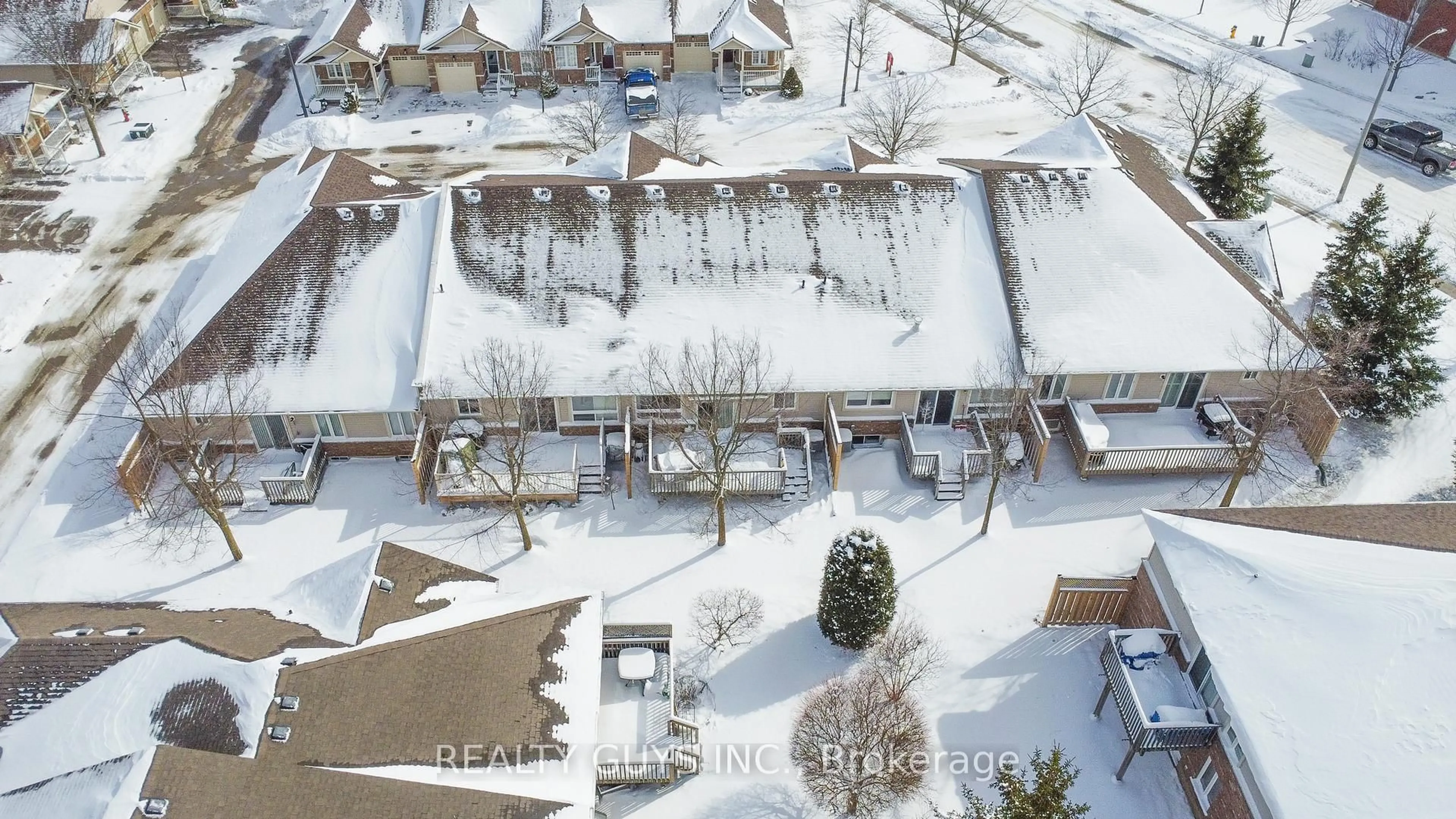 A pic from outside/outdoor area/front of a property/back of a property/a pic from drone, unknown for 909 Wentworth St #6, Peterborough Ontario K9J 8R7