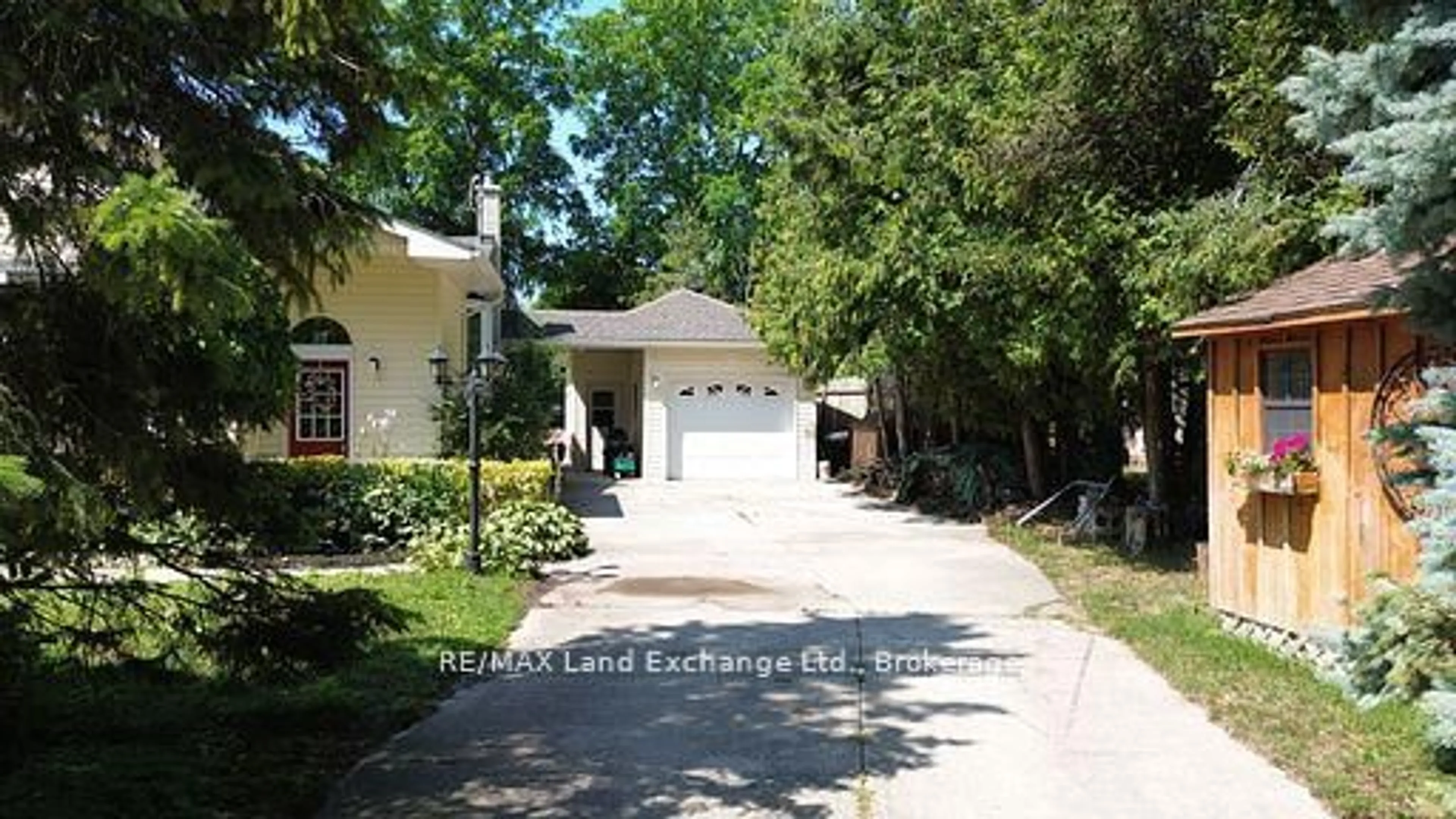 Unknown for 213 Huron Rd, Huron-Kinloss Ontario N2Z 2X3