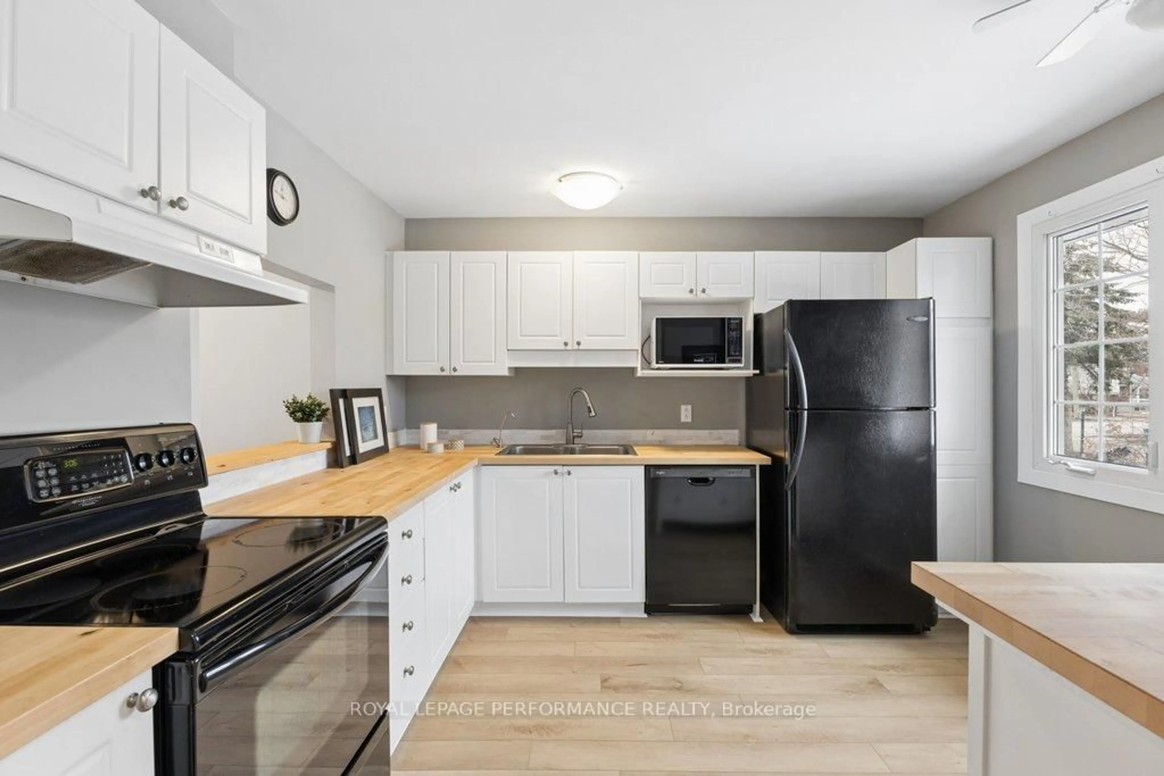 Standard kitchen, unknown for 920 Walkley Rd, Ottawa Ontario K1V 6R5