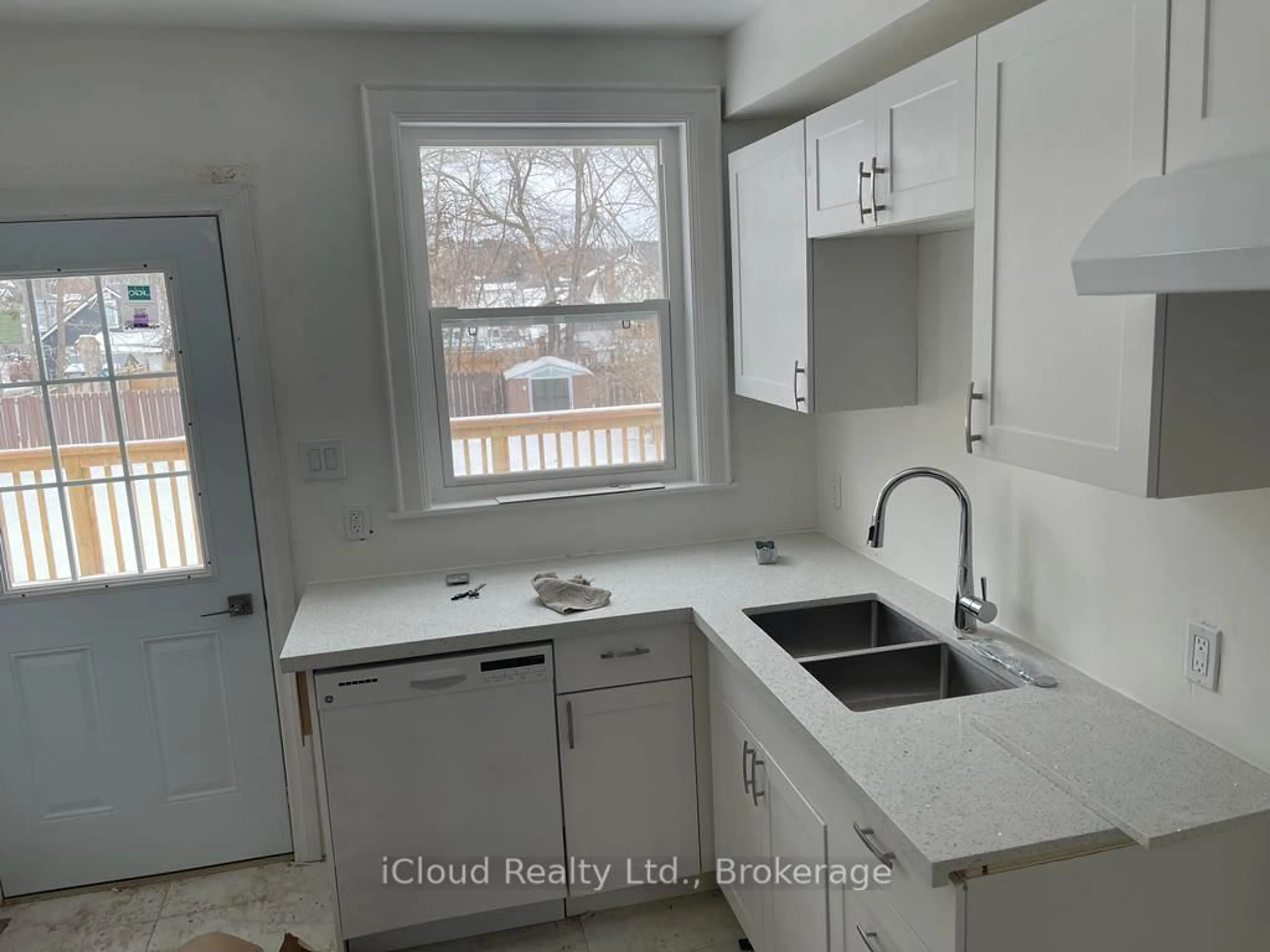 Standard kitchen, unknown for 114-116 McGill St, Quinte West Ontario K8V 3K1