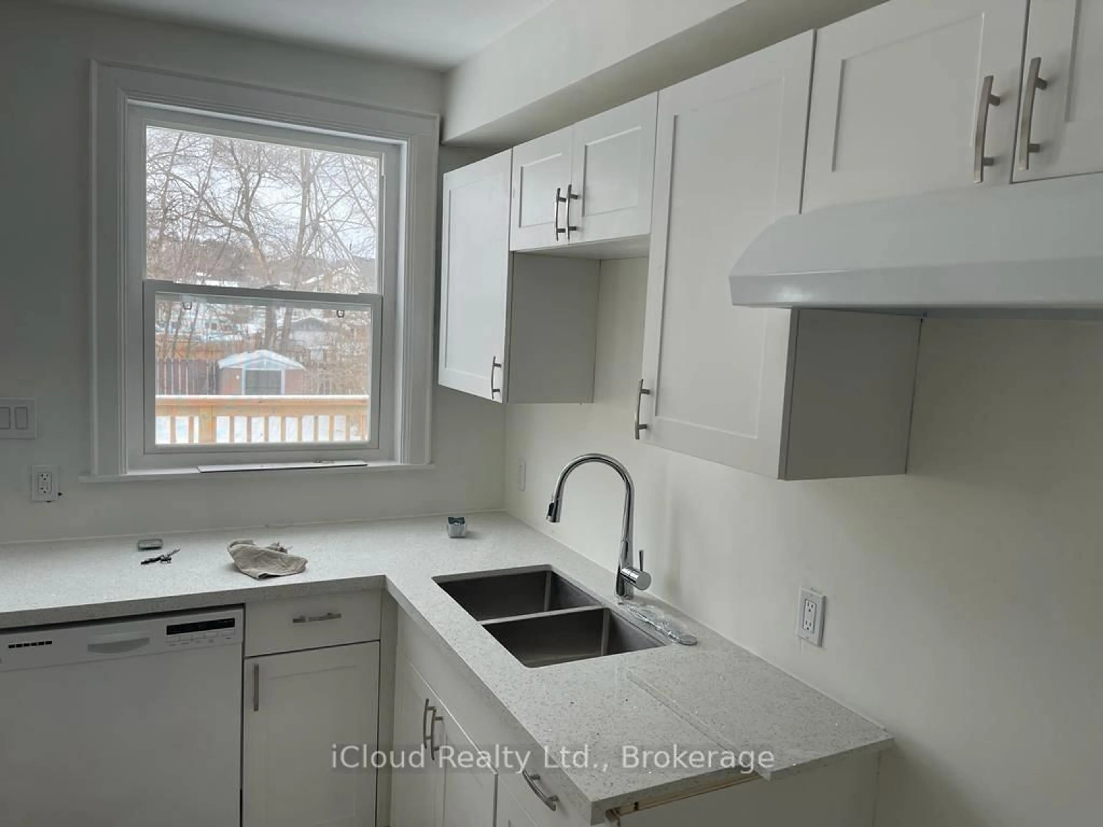 Standard kitchen, unknown for 114-116 McGill St, Quinte West Ontario K8V 3K1