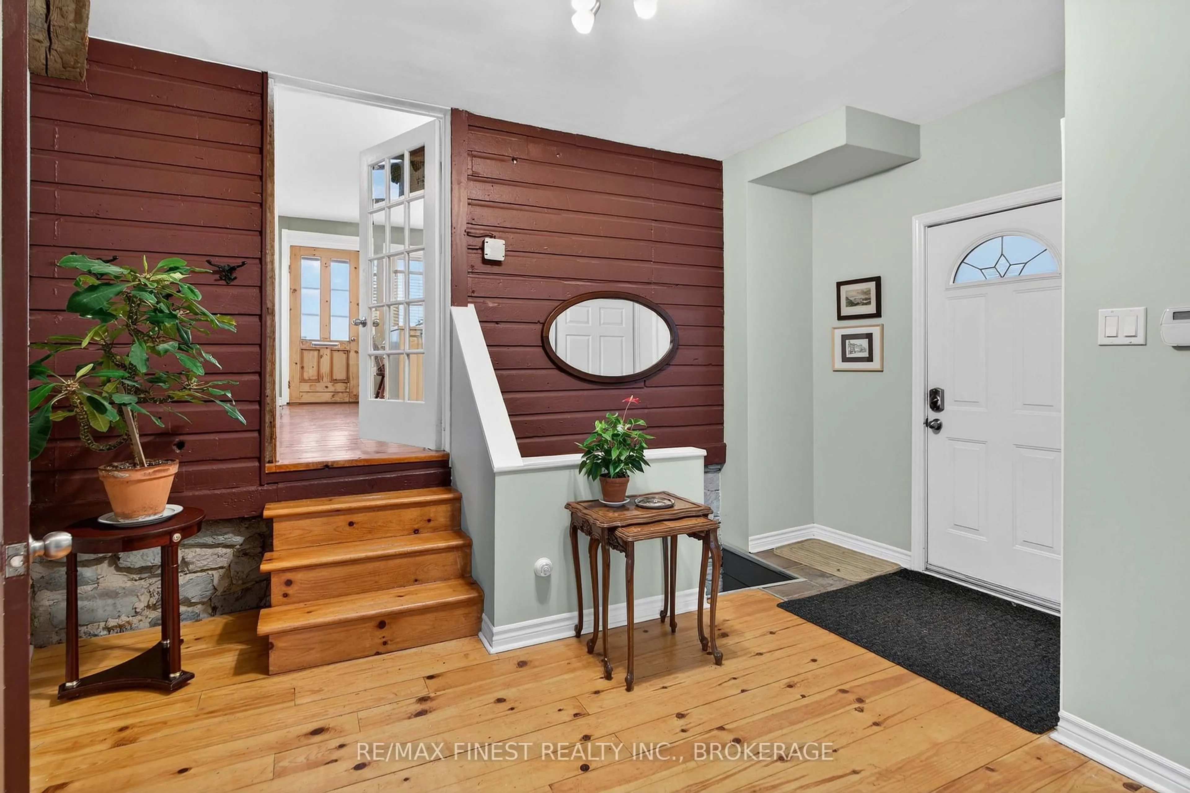 Indoor entryway for 15 Cherry St, Kingston Ontario K7K 3W2