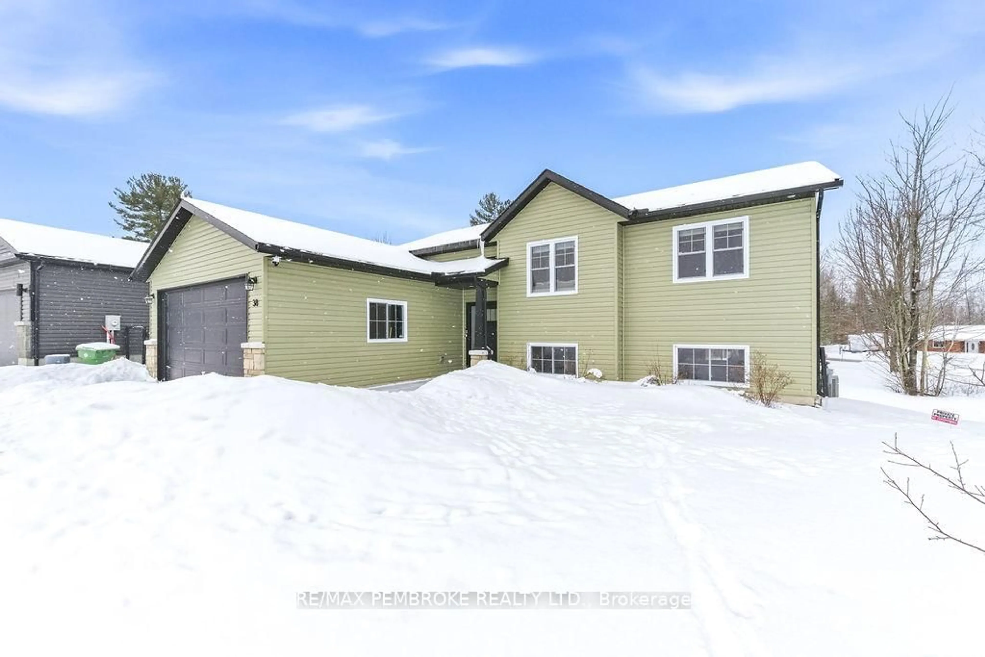 Home with vinyl exterior material, street for 38 Terrance Dr, Petawawa Ontario K8H 0H3