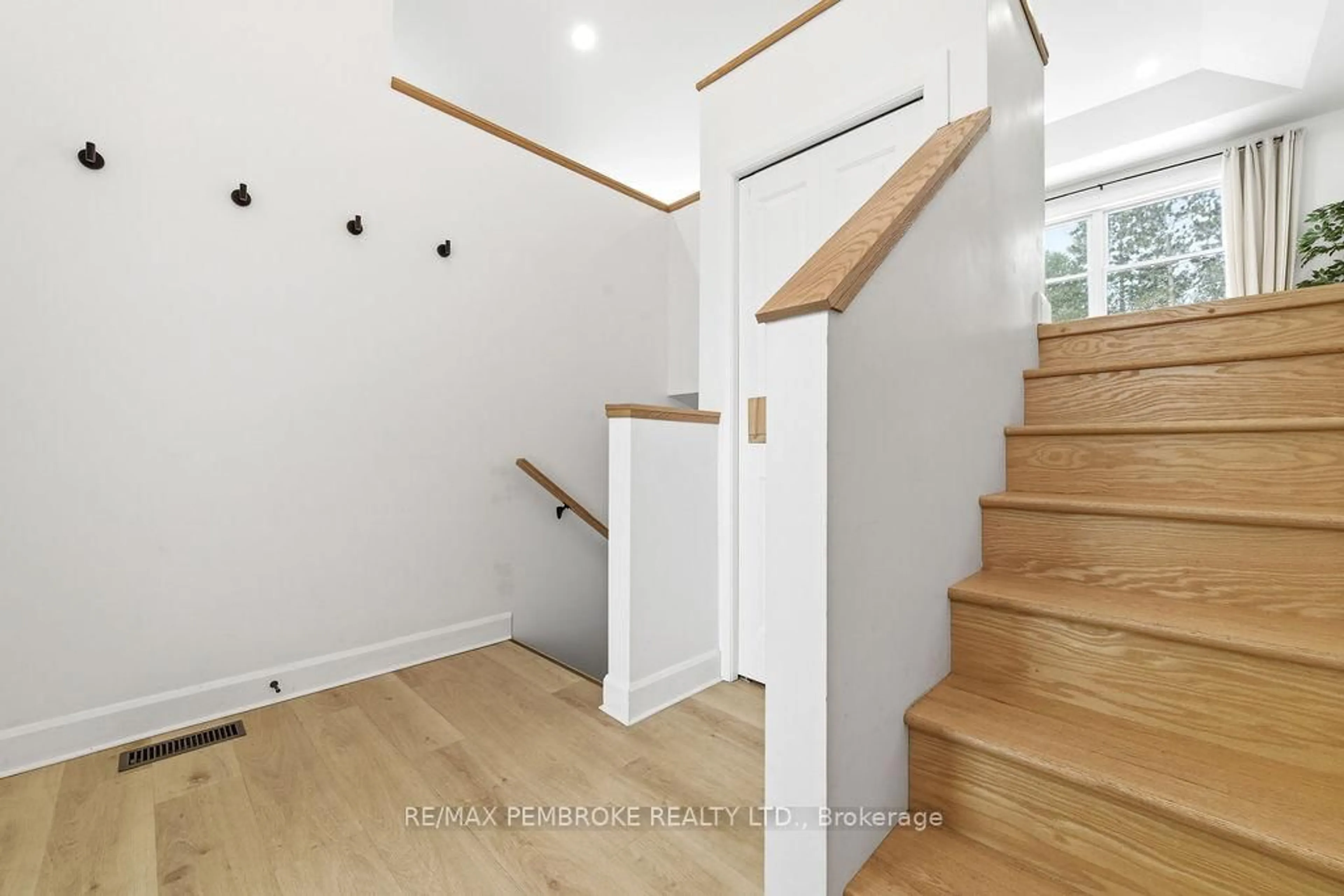 Unknown for 38 Terrance Dr, Petawawa Ontario K8H 0H3