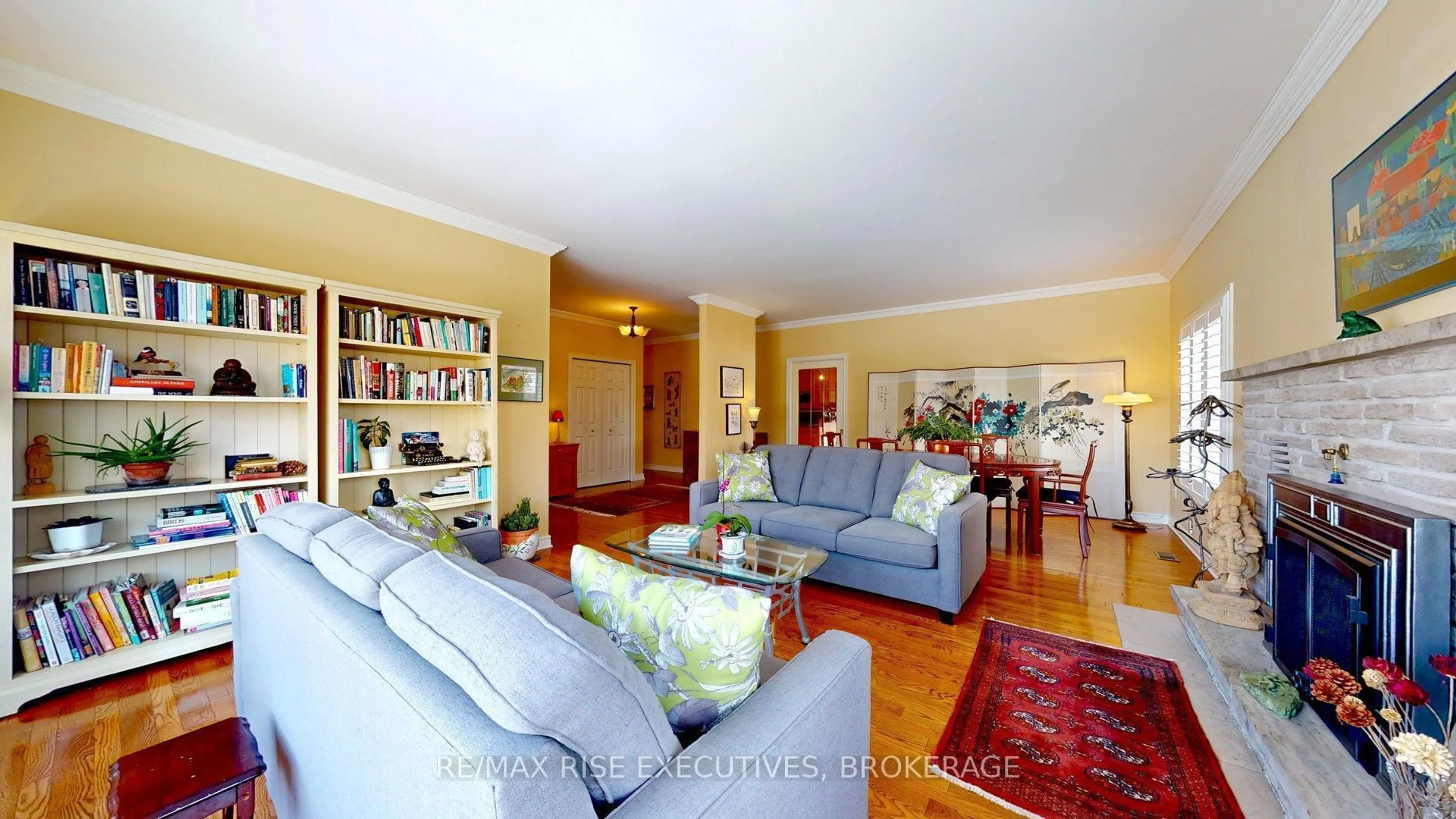 Living room with furniture, wood/laminate floor for 36 Kenwoods Circ, Kingston Ontario K7K 6Y1